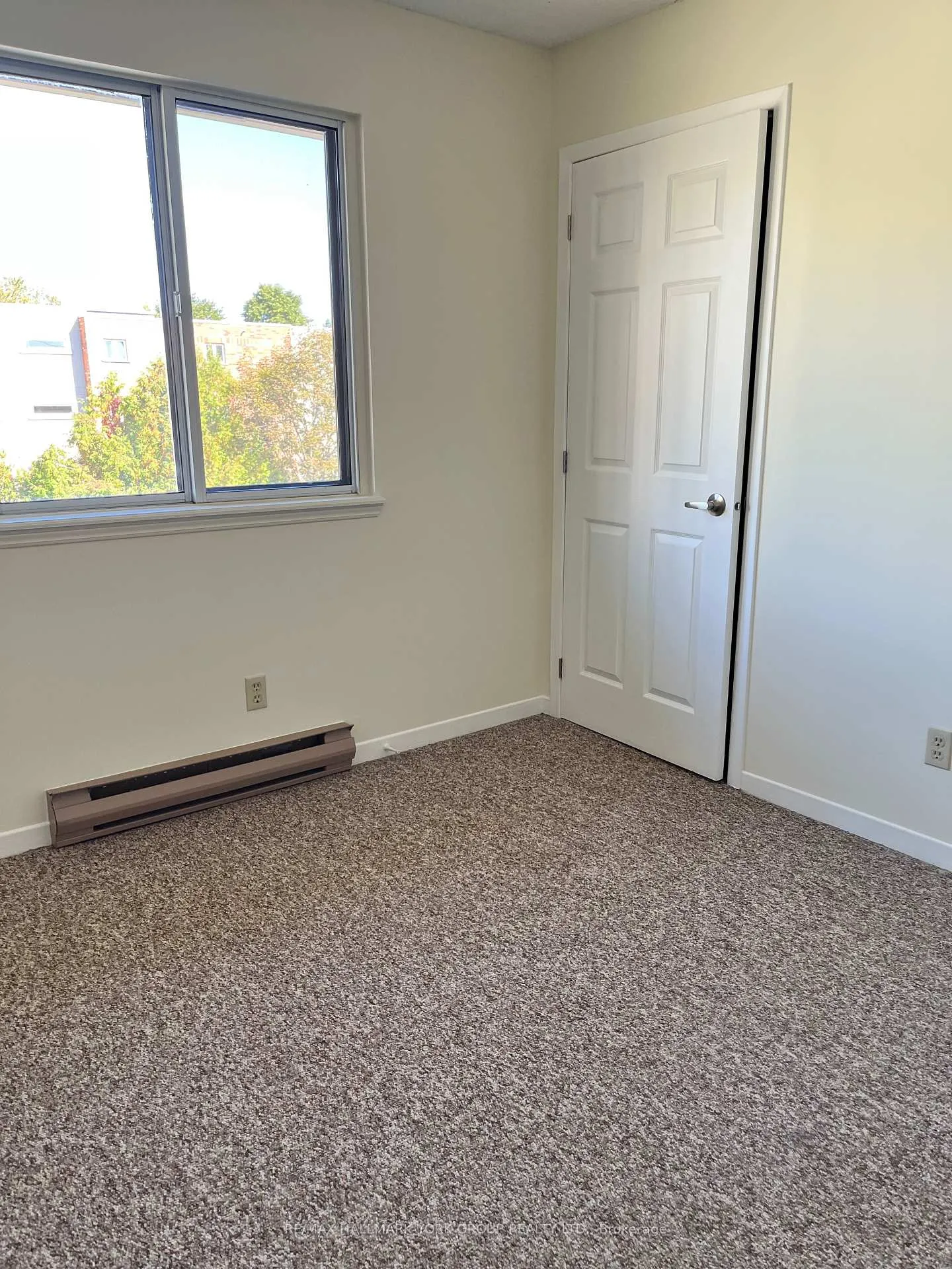 Photo 3 of Unit N11, 131 Edgehill Drive, Barrie, Letitia Heights — HOMEH