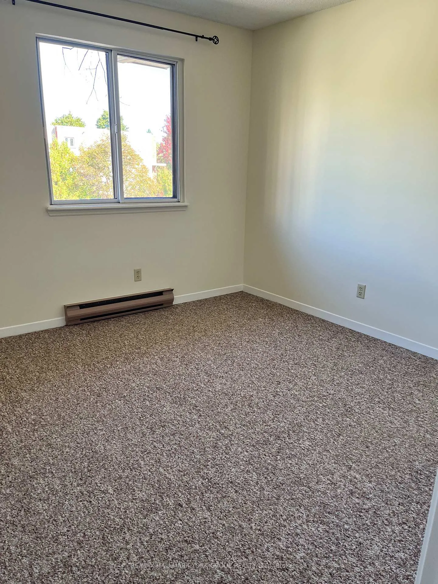Photo 4 of Unit N11, 131 Edgehill Drive, Barrie, Letitia Heights — HOMEH