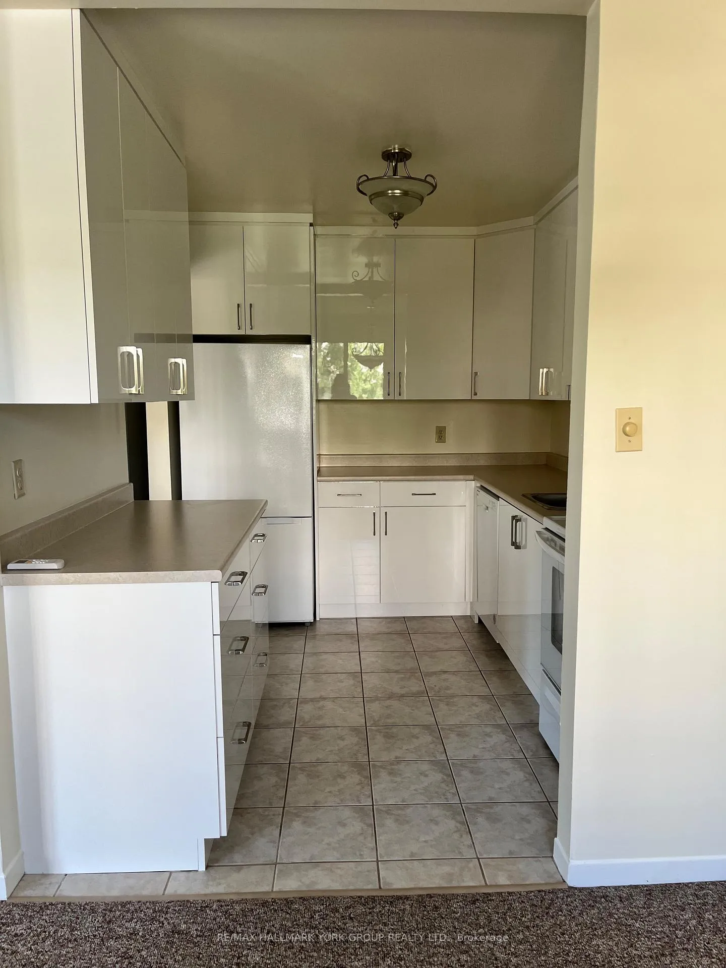 Photo 5 of Unit N11, 131 Edgehill Drive, Barrie, Letitia Heights — HOMEH