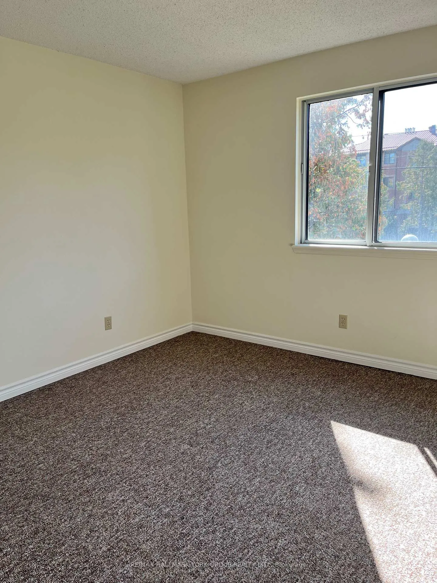 Photo 8 of Unit N11, 131 Edgehill Drive, Barrie, Letitia Heights — HOMEH