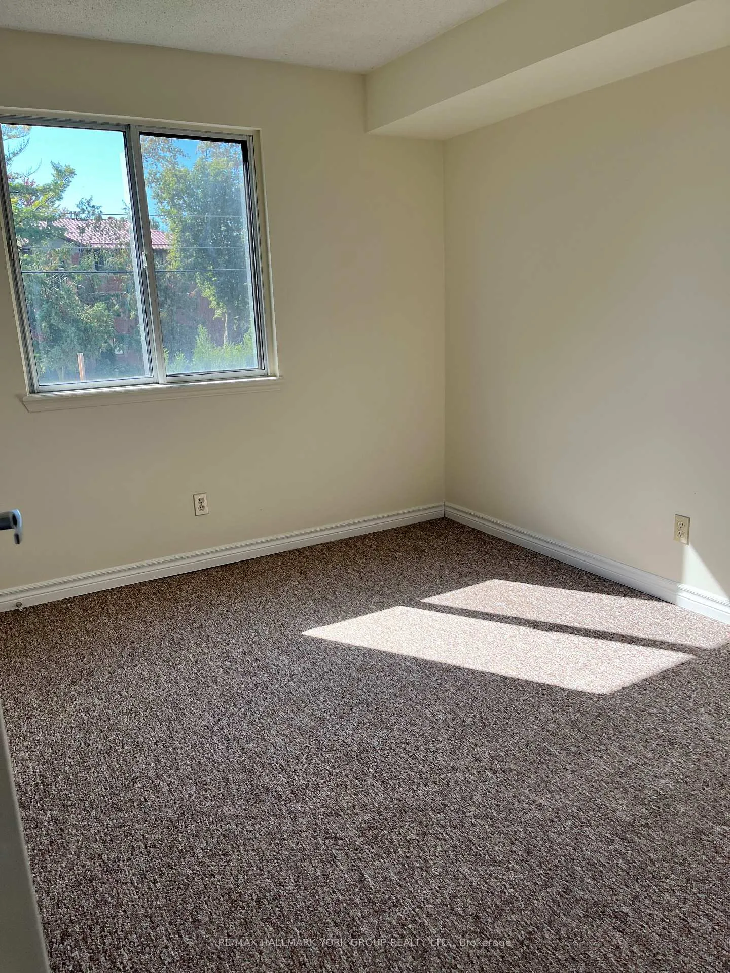 Photo 9 of Unit N11, 131 Edgehill Drive, Barrie, Letitia Heights — HOMEH