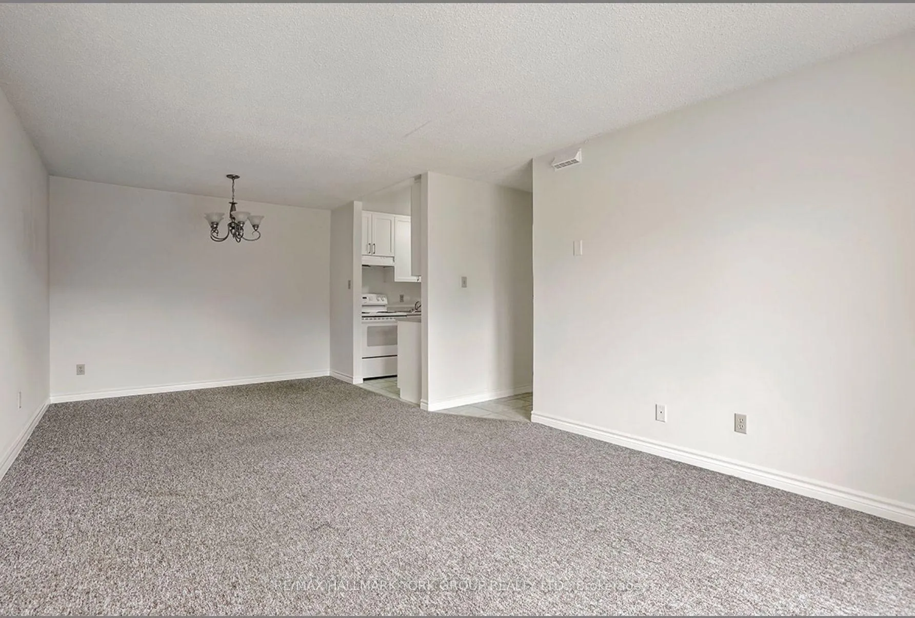 Photo 2 of Unit O5, 131 Edgehill Drive, Barrie, Letitia Heights — HOMEH