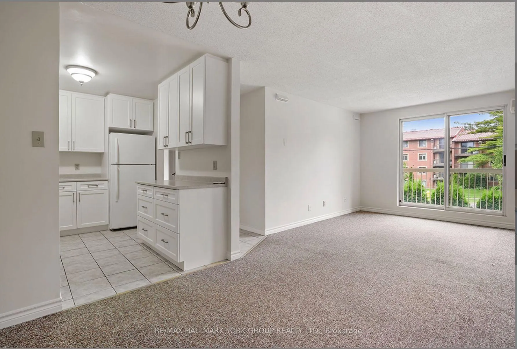 Photo 3 of Unit O5, 131 Edgehill Drive, Barrie, Letitia Heights — HOMEH
