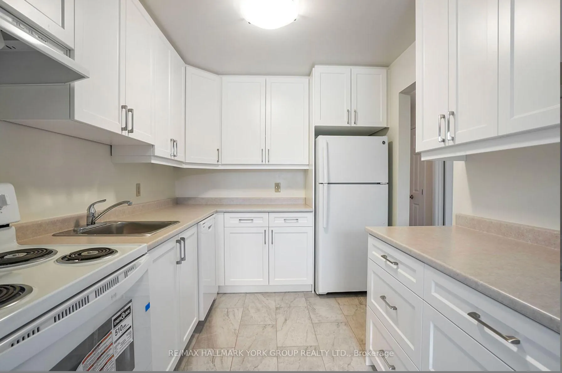 Photo 4 of Unit O5, 131 Edgehill Drive, Barrie, Letitia Heights — HOMEH