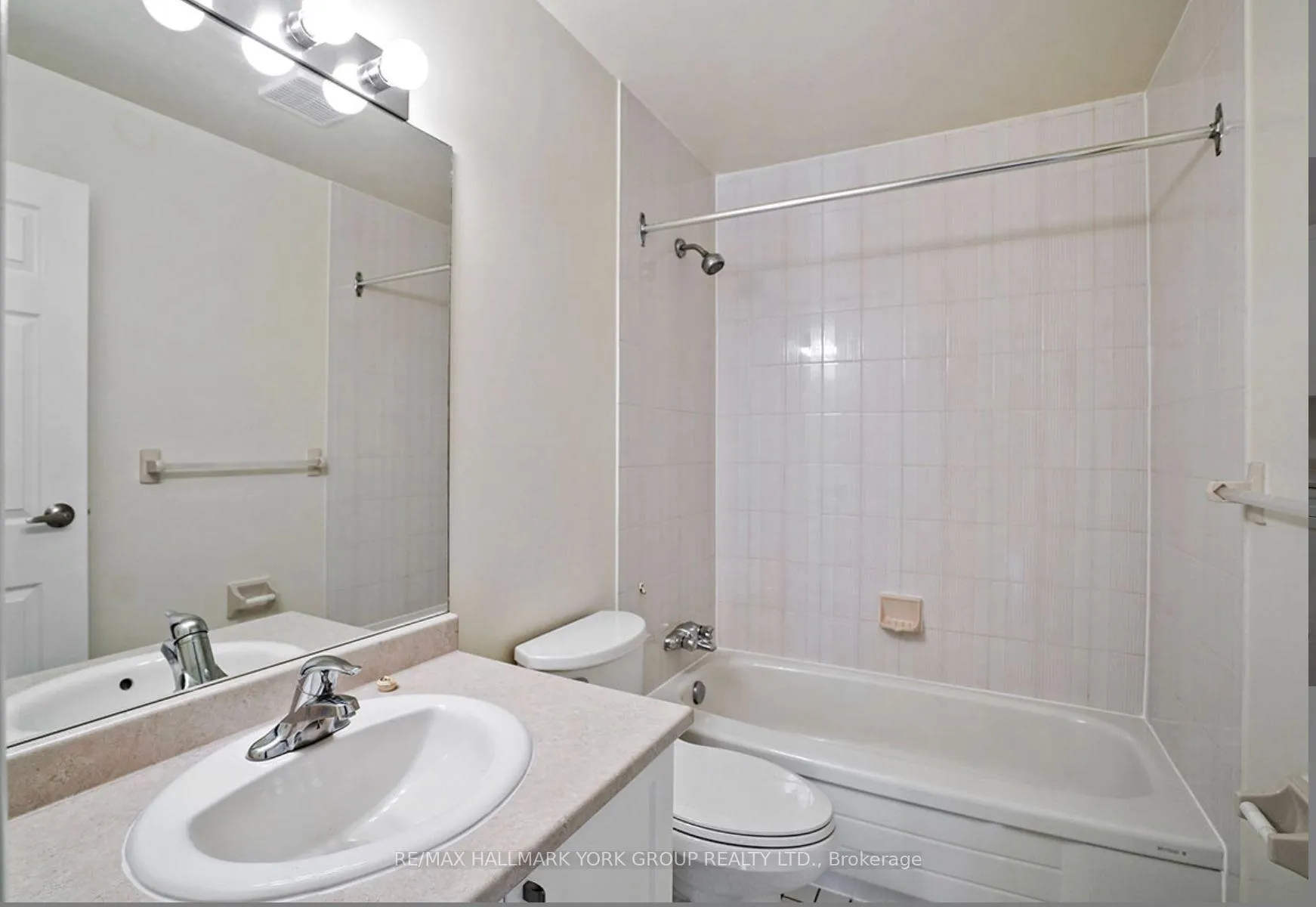 Photo 5 of Unit O5, 131 Edgehill Drive, Barrie, Letitia Heights — HOMEH