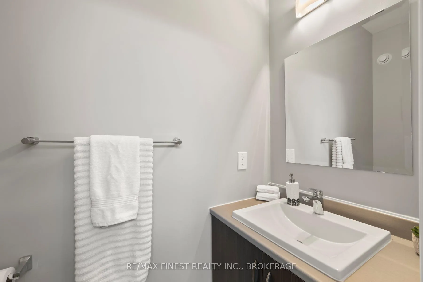 Photo 7 of 1376 Tremont Drive, Kingston, City Northwest — HOMEH