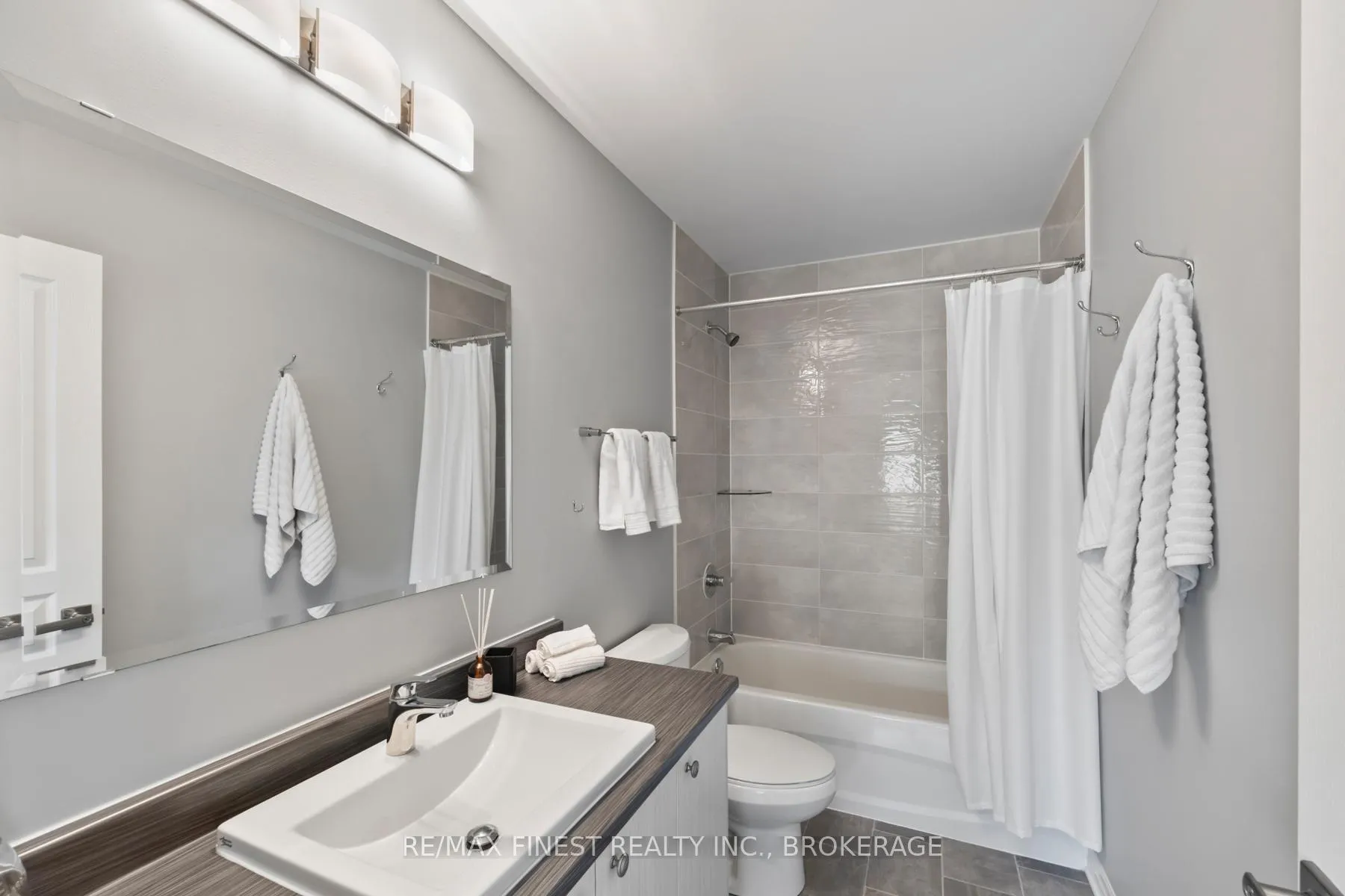 Photo 33 of 1376 Tremont Drive, Kingston, City Northwest — HOMEH