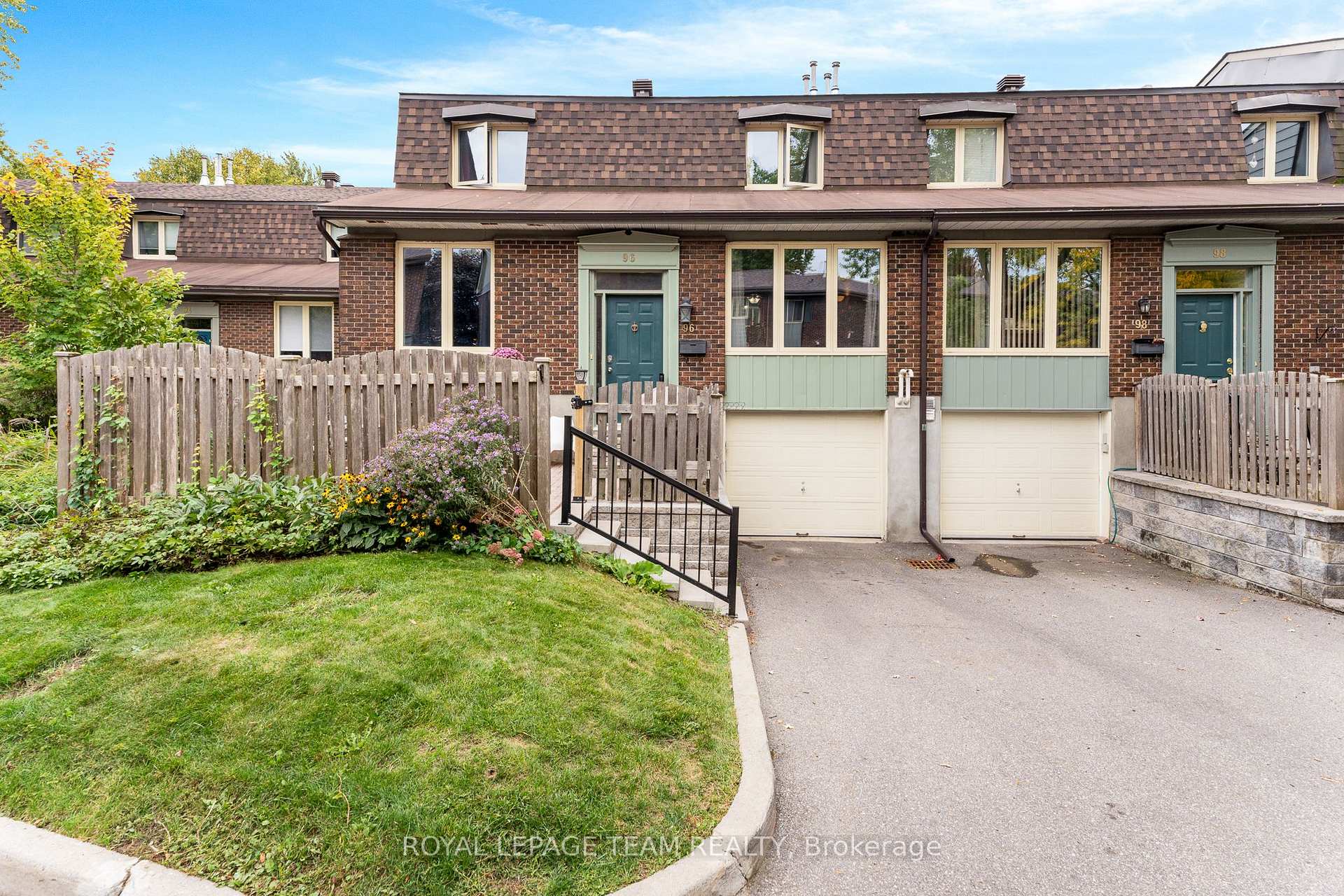 Photo 1 of 96 Beachview Private, Ottawa, Mooneys Bay/Riverside Park — HOMEH