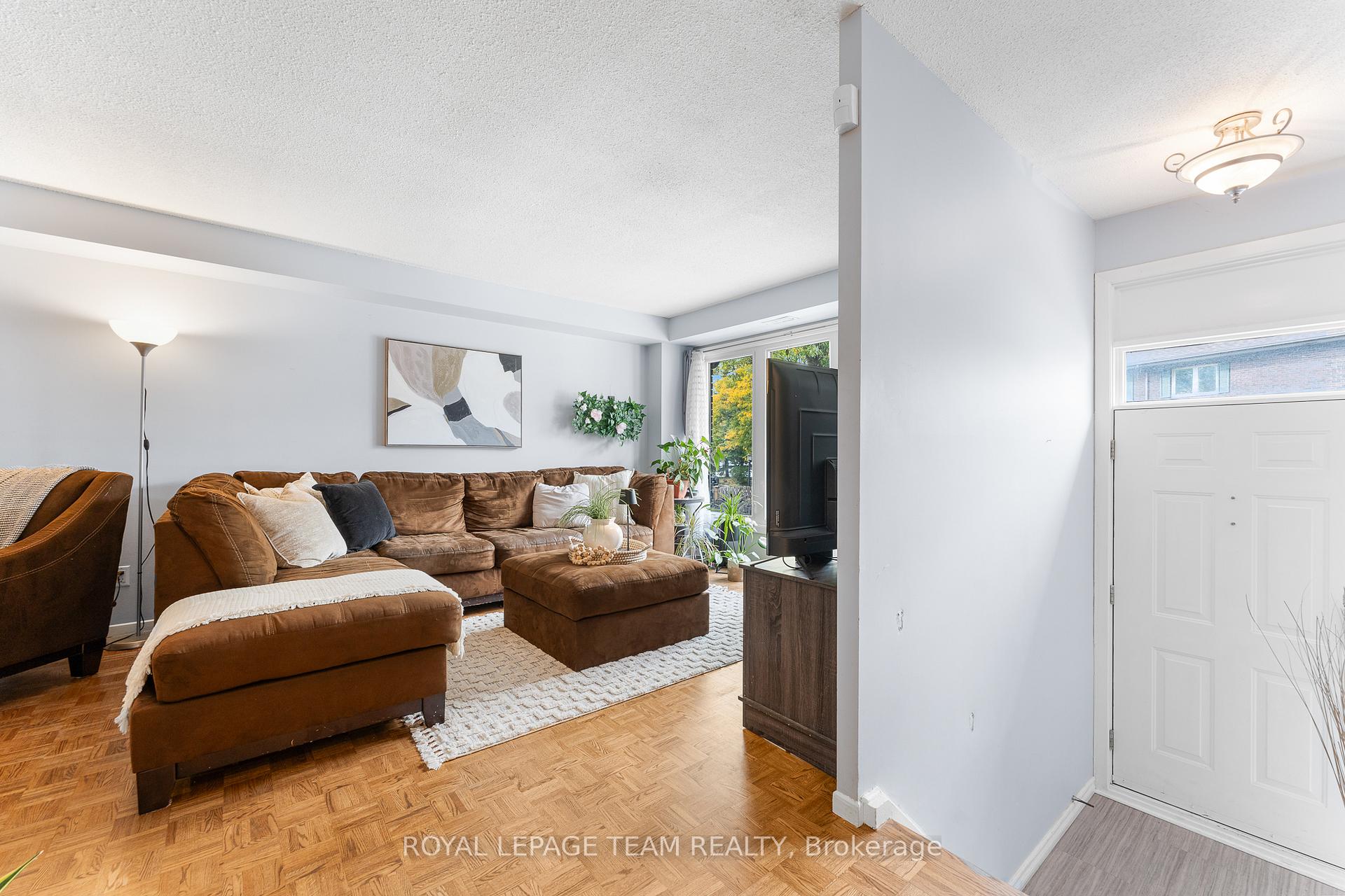 Photo 4 of 96 Beachview Private, Ottawa, Mooneys Bay/Riverside Park — HOMEH