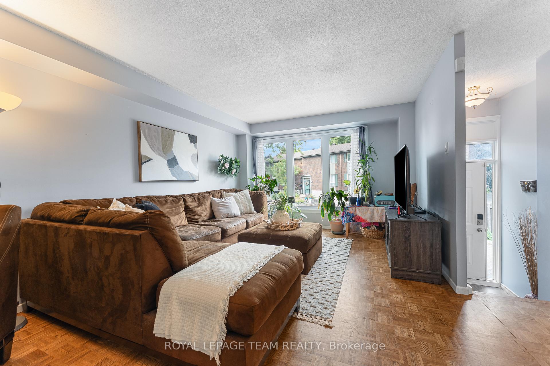 Photo 6 of 96 Beachview Private, Ottawa, Mooneys Bay/Riverside Park — HOMEH
