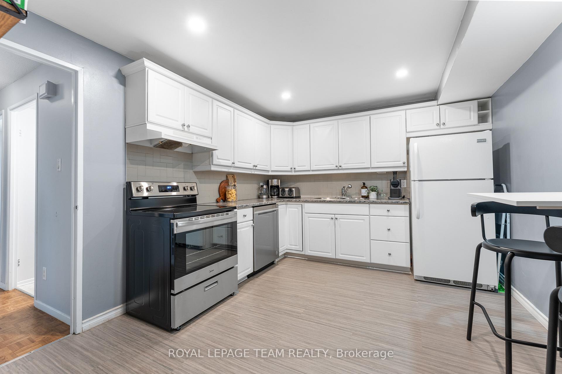 Photo 13 of 96 Beachview Private, Ottawa, Mooneys Bay/Riverside Park — HOMEH