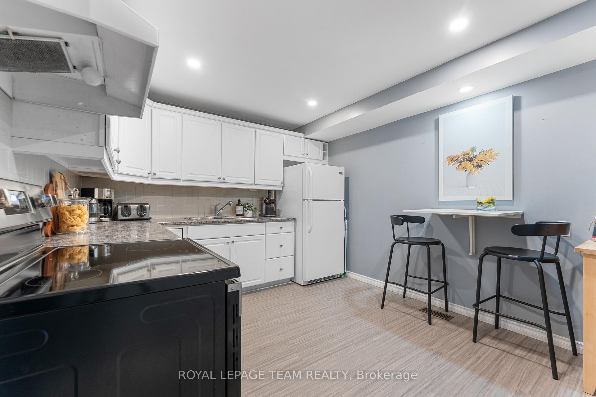 Photo 14 of 96 Beachview Private, Ottawa, Mooneys Bay/Riverside Park — HOMEH