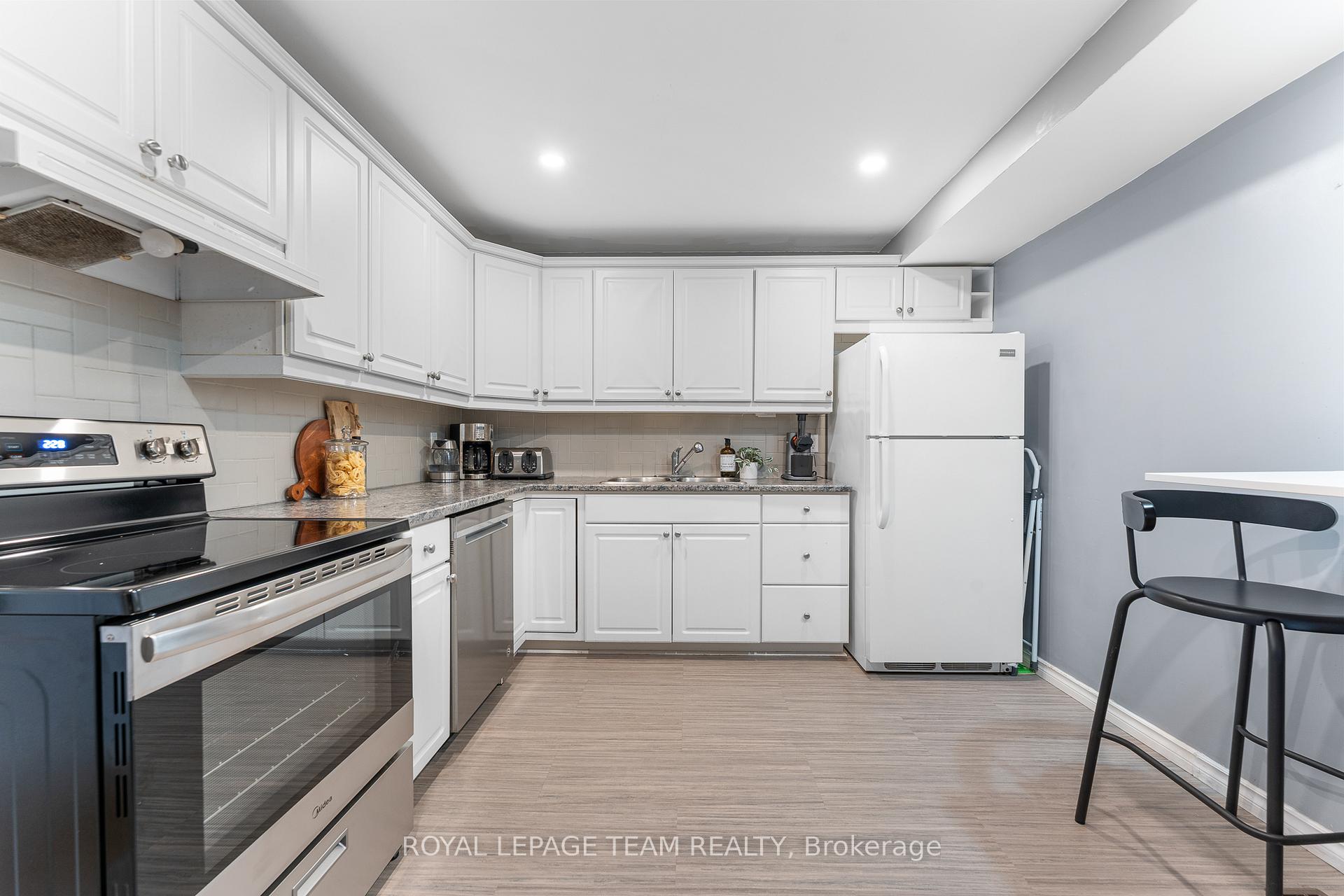 Photo 15 of 96 Beachview Private, Ottawa, Mooneys Bay/Riverside Park — HOMEH
