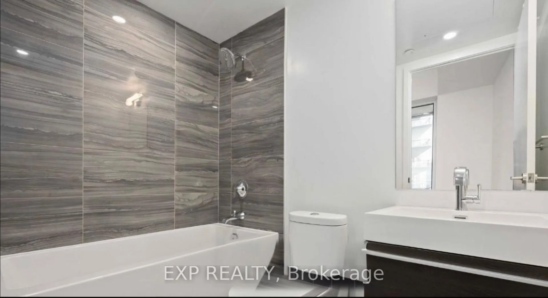 Photo 6 of Unit 306, 39 Roehampton Avenue, Toronto, Mount Pleasant West — HOMEH