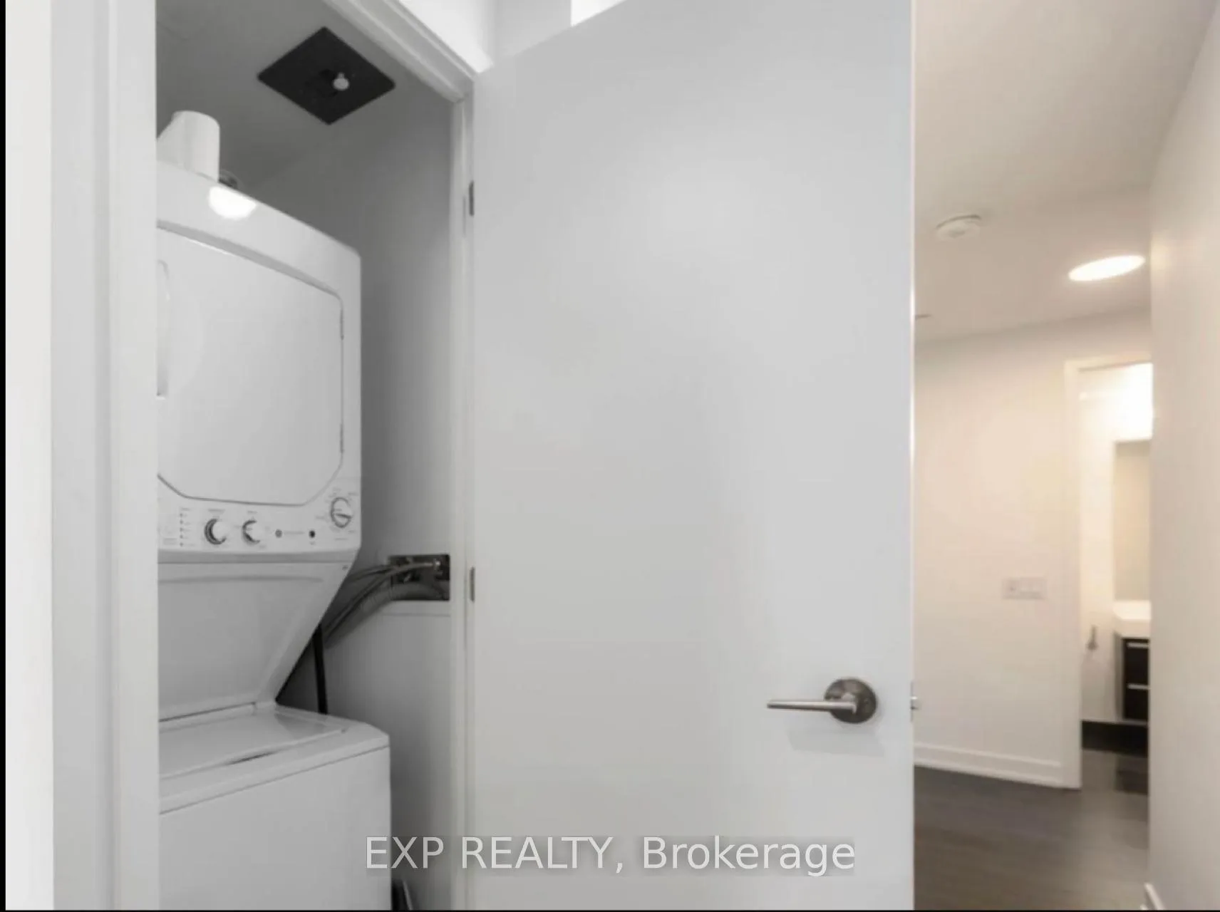 Photo 7 of Unit 306, 39 Roehampton Avenue, Toronto, Mount Pleasant West — HOMEH