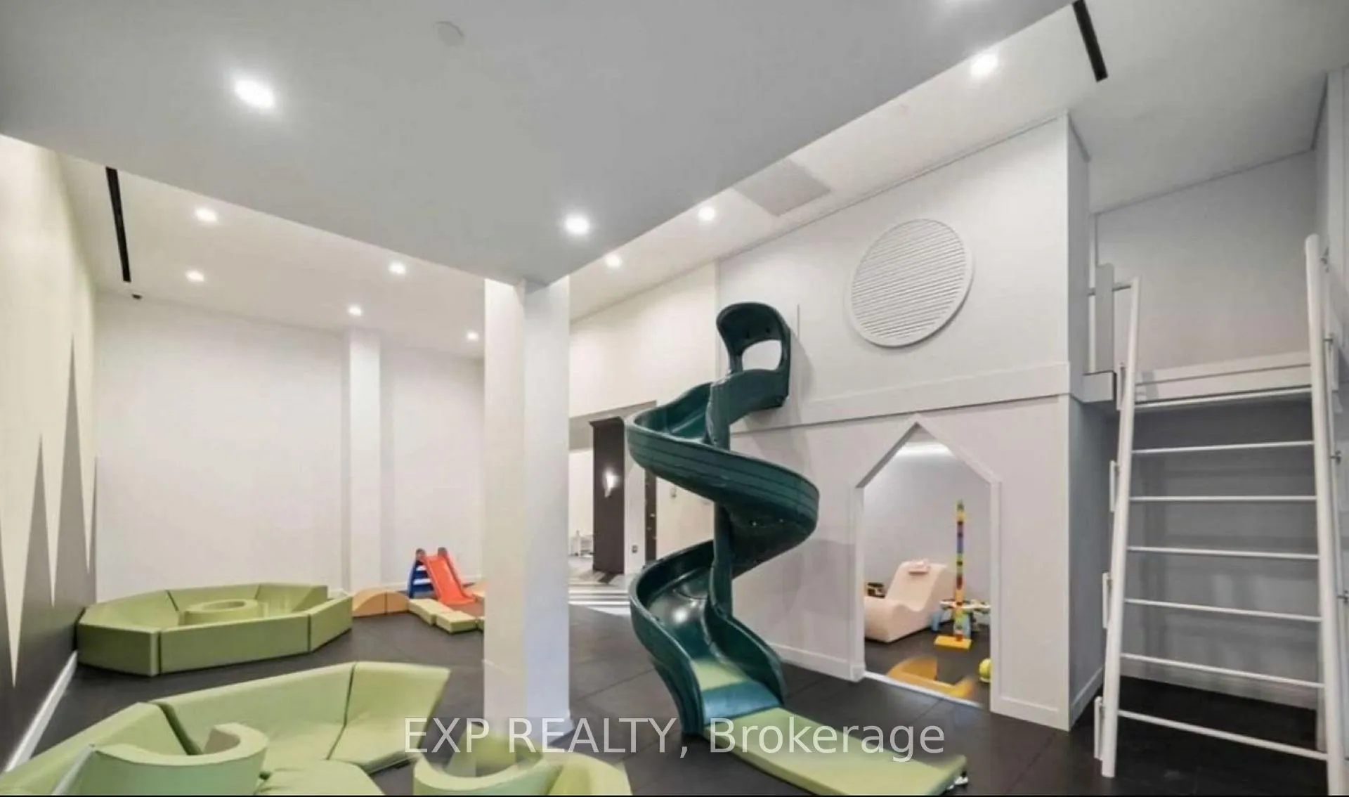 Photo 10 of Unit 306, 39 Roehampton Avenue, Toronto, Mount Pleasant West — HOMEH