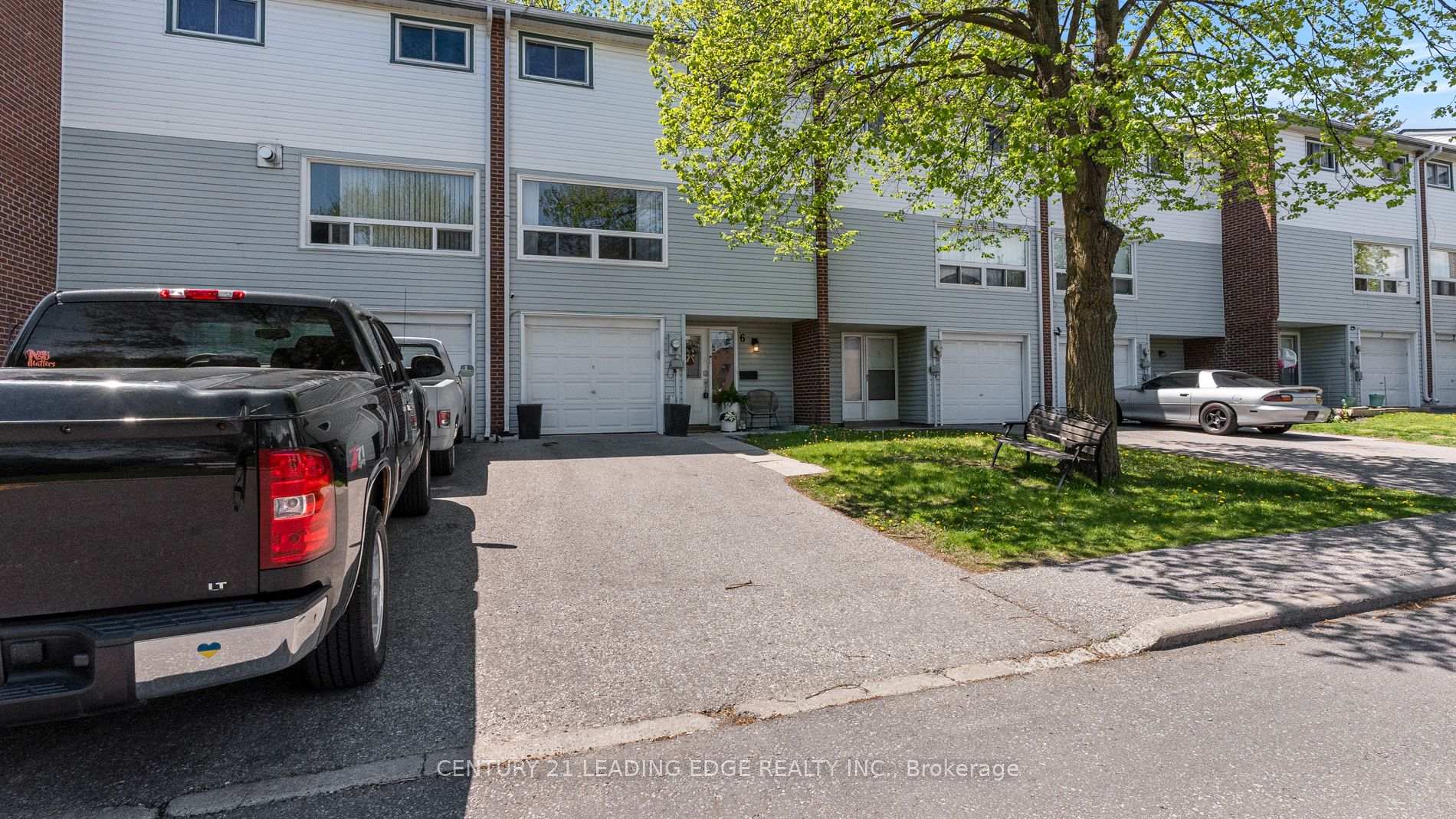 Front of Unit 6, 909 King Street W