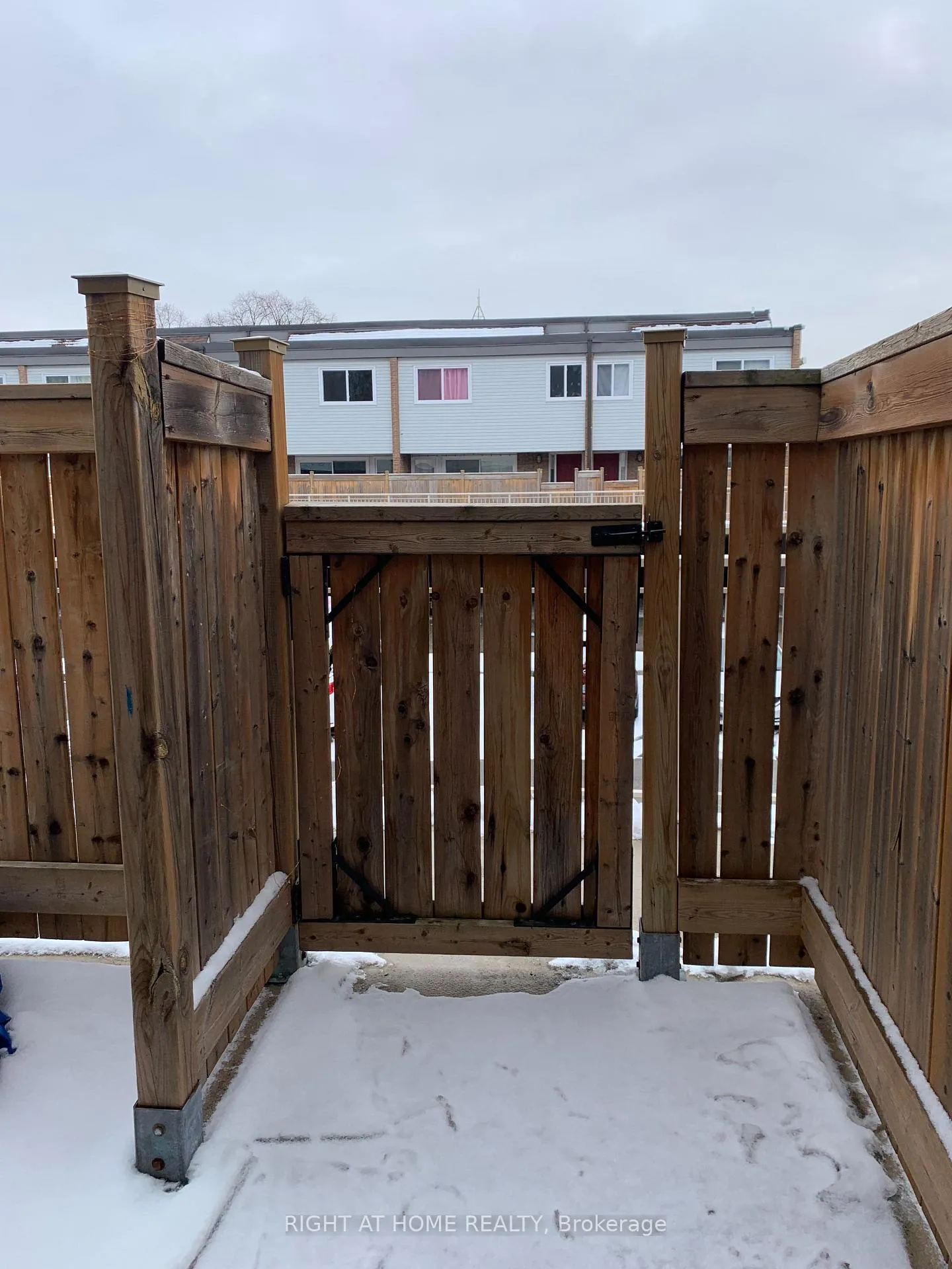 Photo 2 of 129 Milestone Crescent, Aurora, Aurora Village — HOMEH