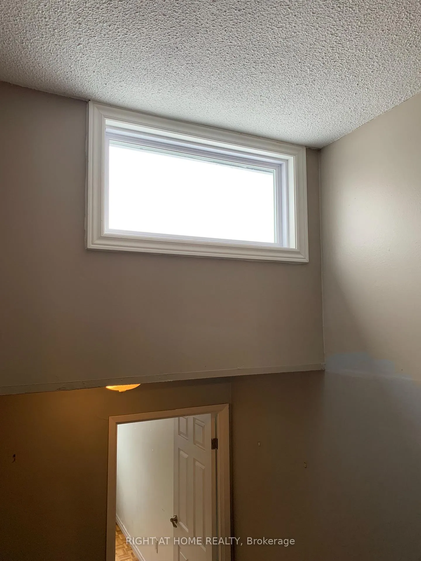 Photo 18 of 129 Milestone Crescent, Aurora, Aurora Village — HOMEH