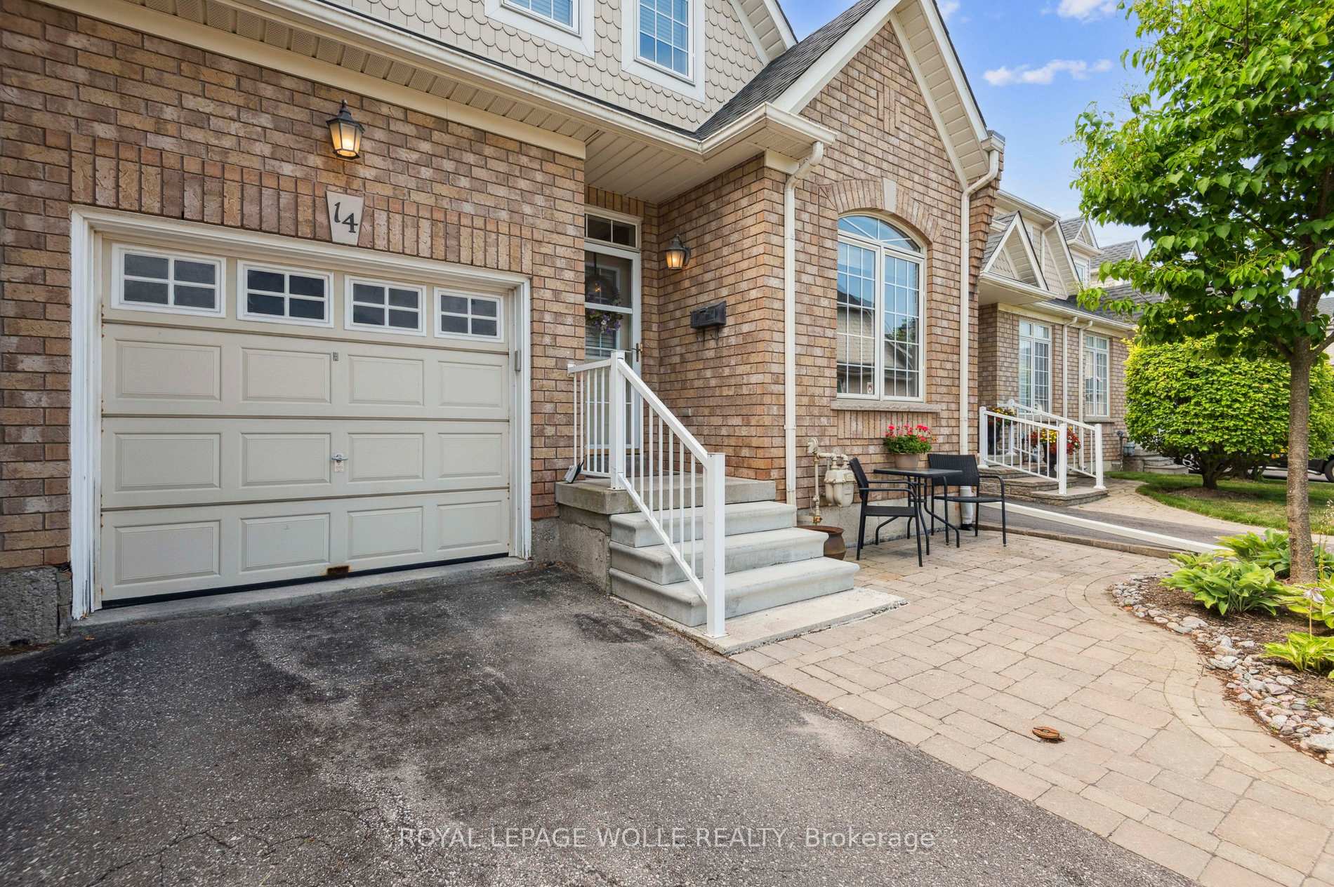 Photo 3 of Unit 14, 19 Niagara Drive, Oshawa, Samac — HOMEH