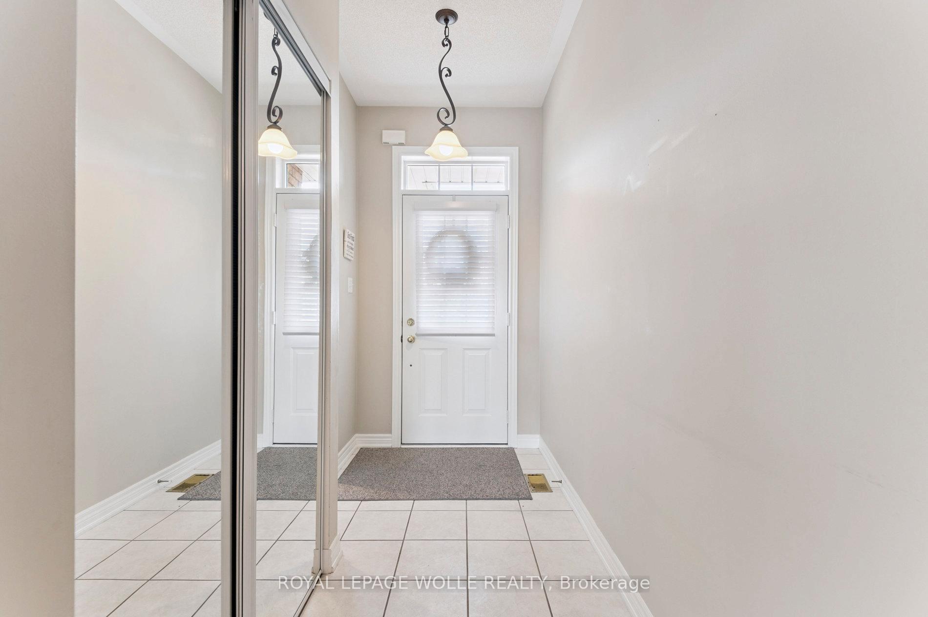 Photo 4 of Unit 14, 19 Niagara Drive, Oshawa, Samac — HOMEH