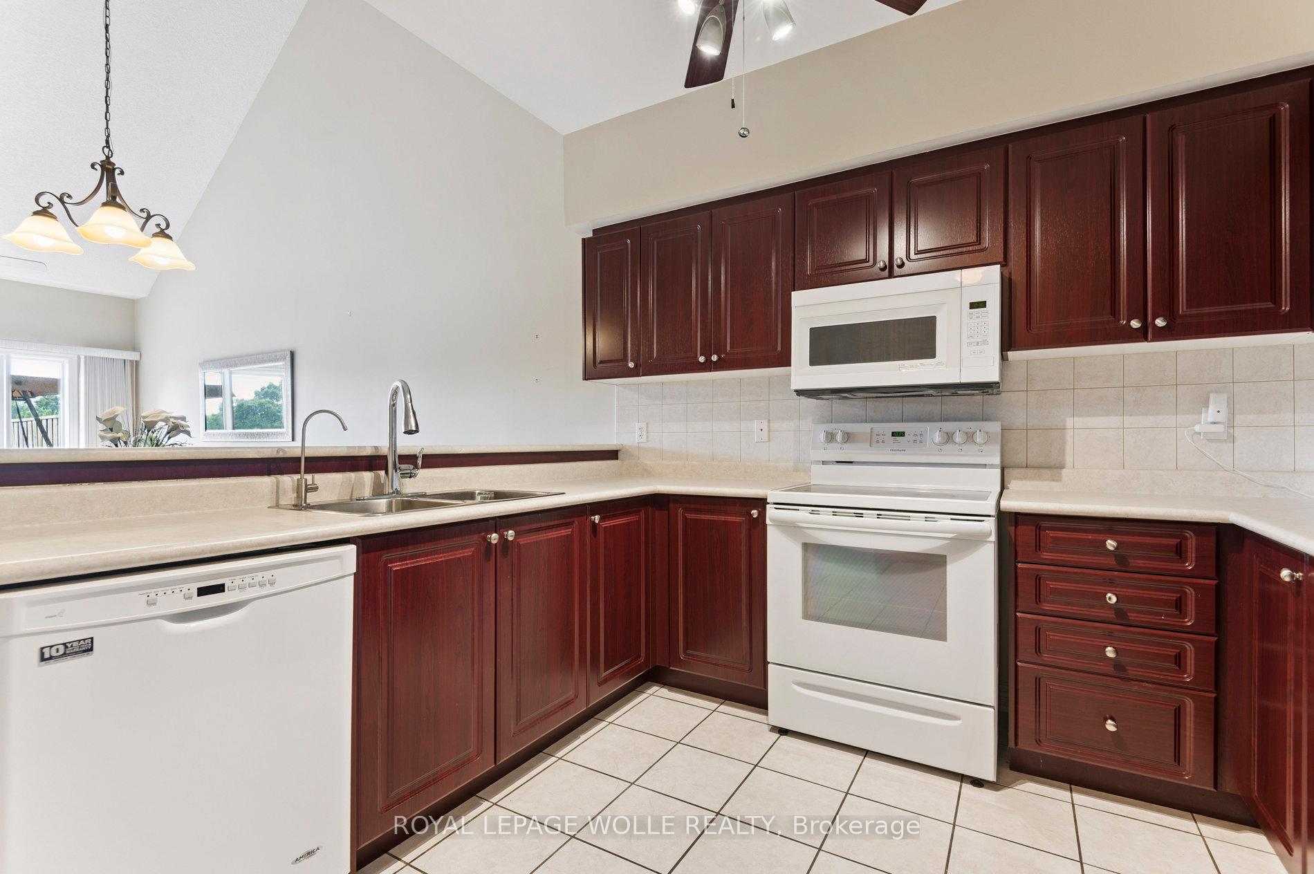 Photo 11 of Unit 14, 19 Niagara Drive, Oshawa, Samac — HOMEH