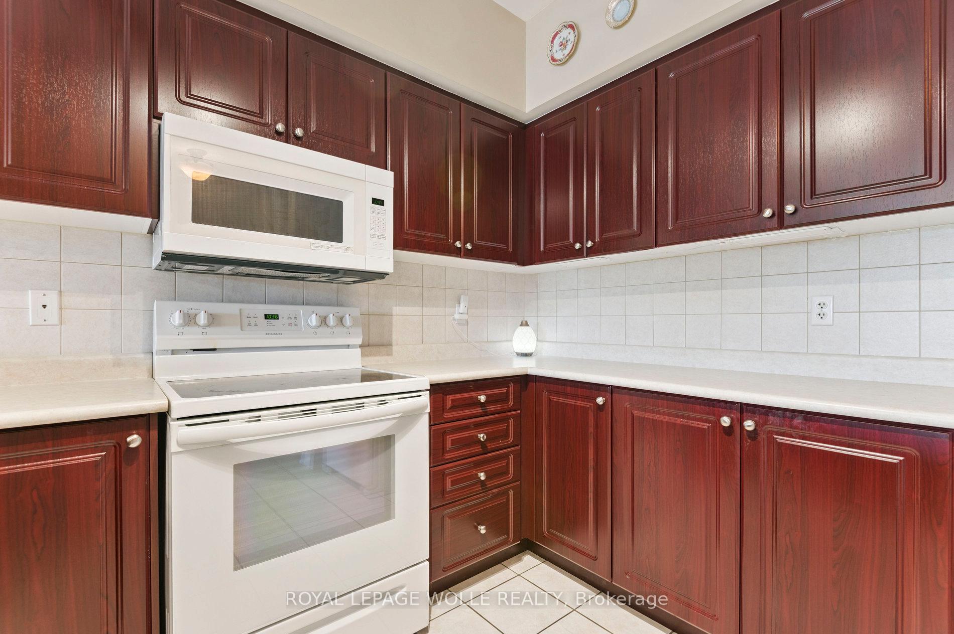 Photo 12 of Unit 14, 19 Niagara Drive, Oshawa, Samac — HOMEH