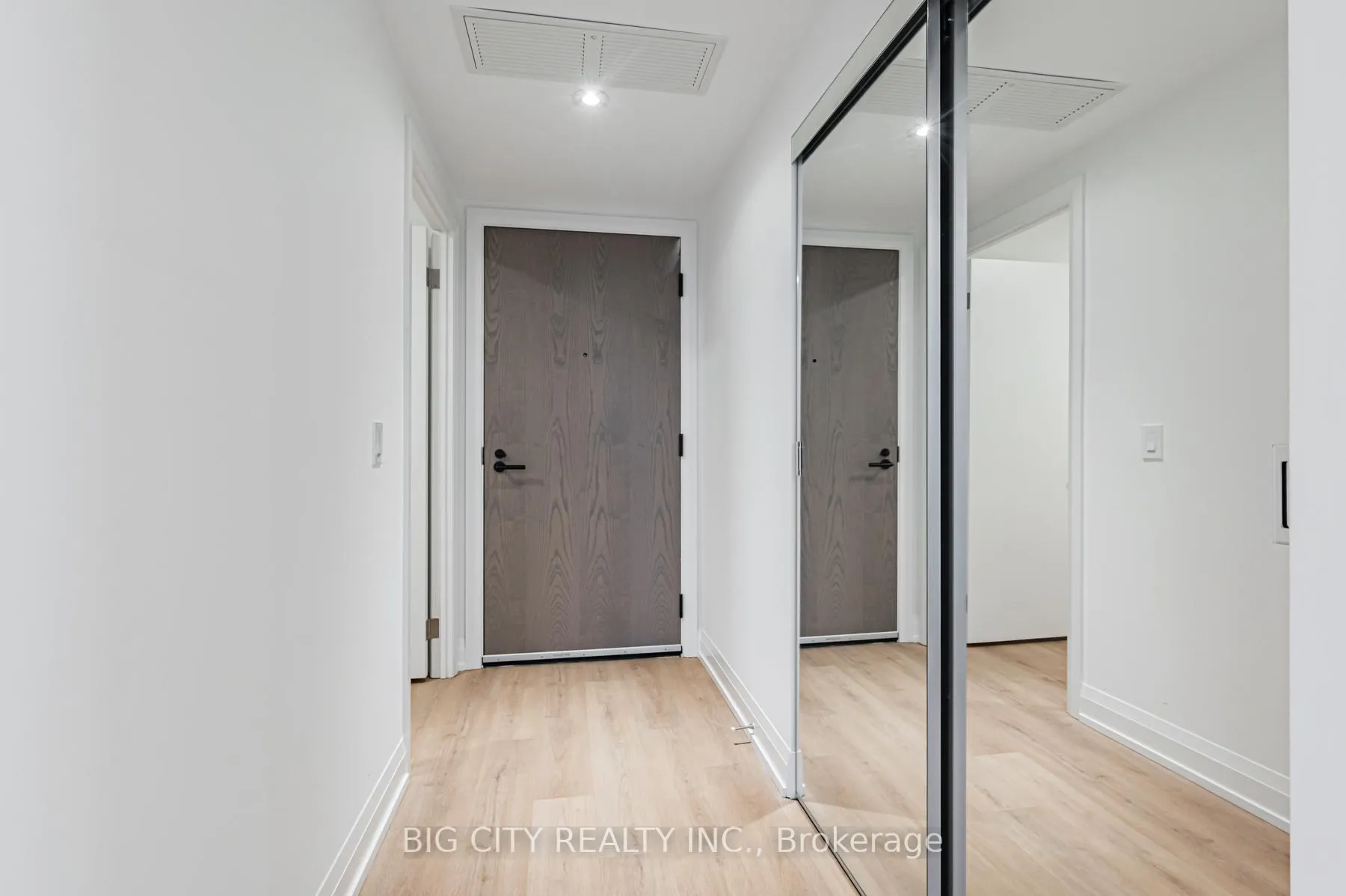 Photo 2 of Unit 1012, 36 Brentcliffe Road, Toronto, Thorncliffe Park — HOMEH