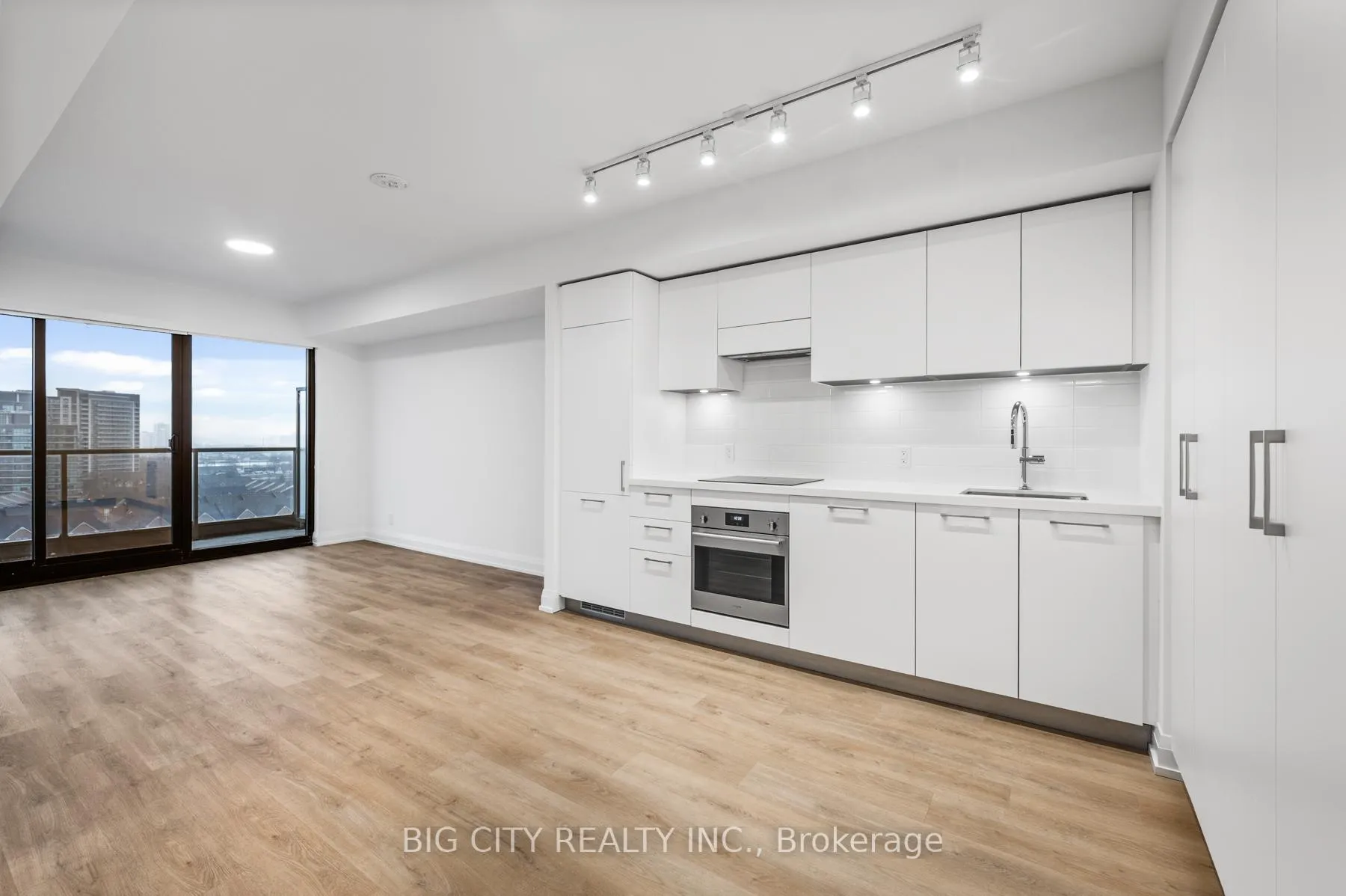 Photo 3 of Unit 1012, 36 Brentcliffe Road, Toronto, Thorncliffe Park — HOMEH