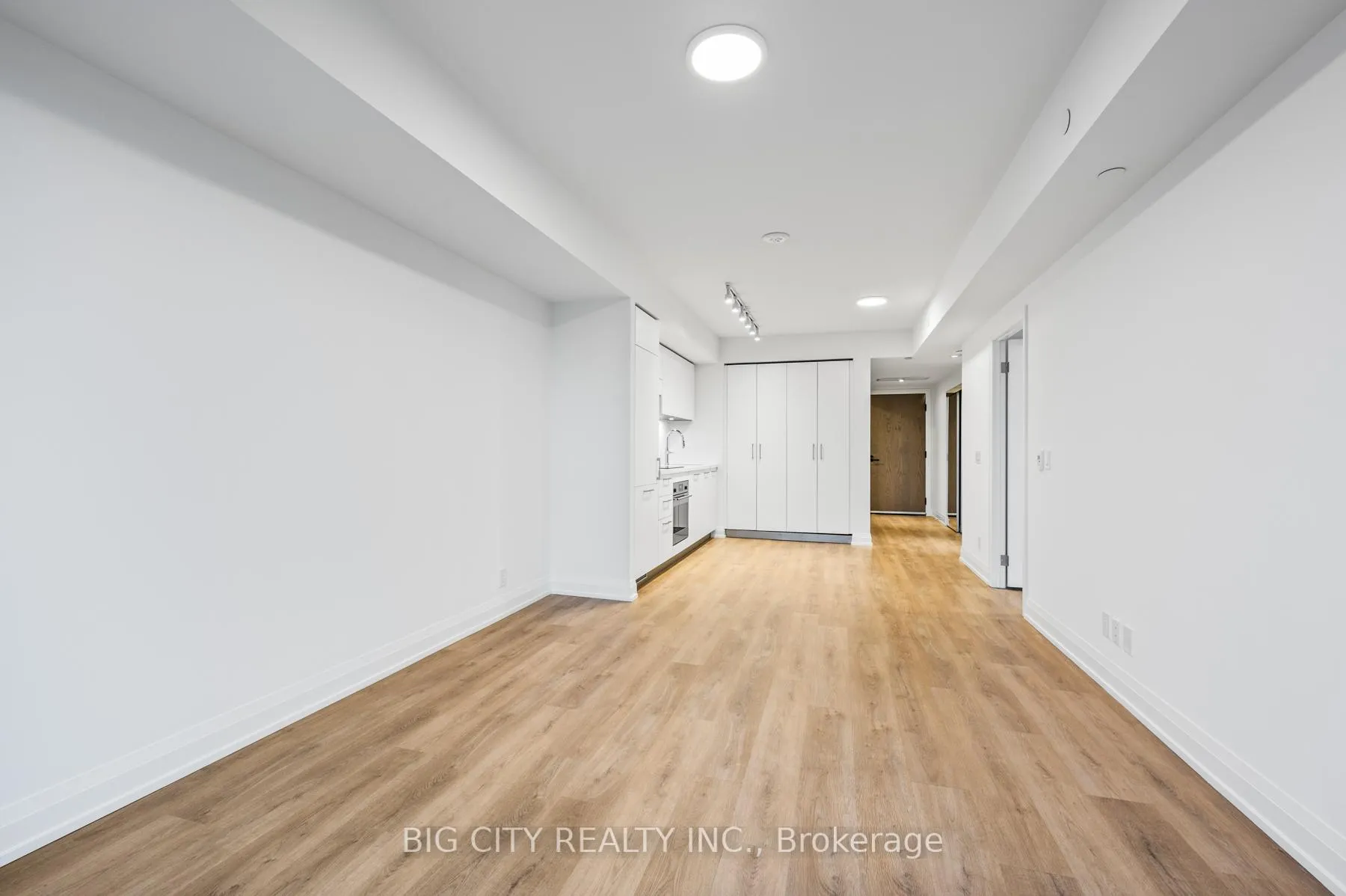 Photo 8 of Unit 1012, 36 Brentcliffe Road, Toronto, Thorncliffe Park — HOMEH