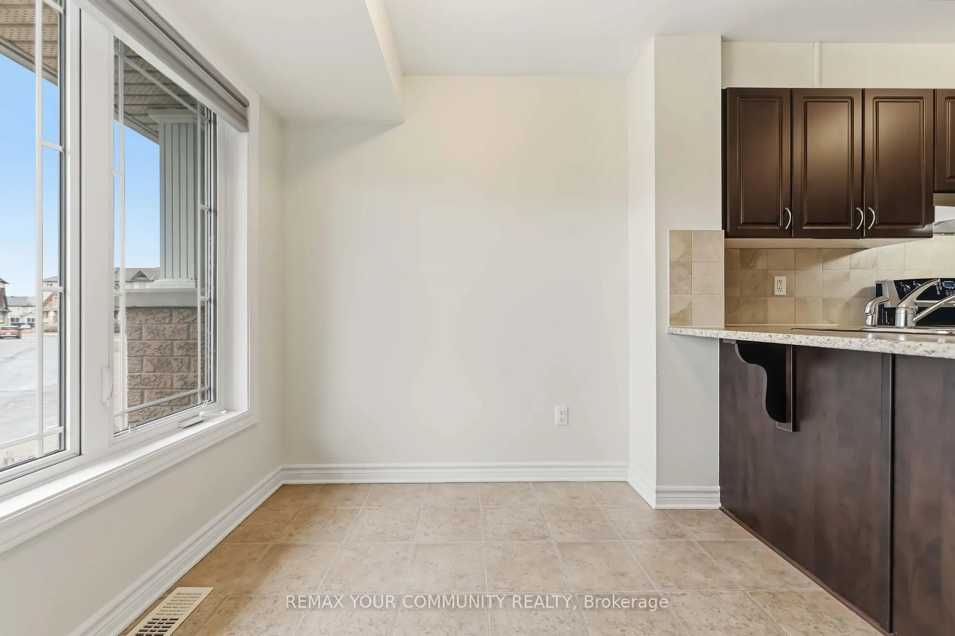 Photo 3 of 785 Lakeridge Drive, Ottawa, Avalon East — HOMEH