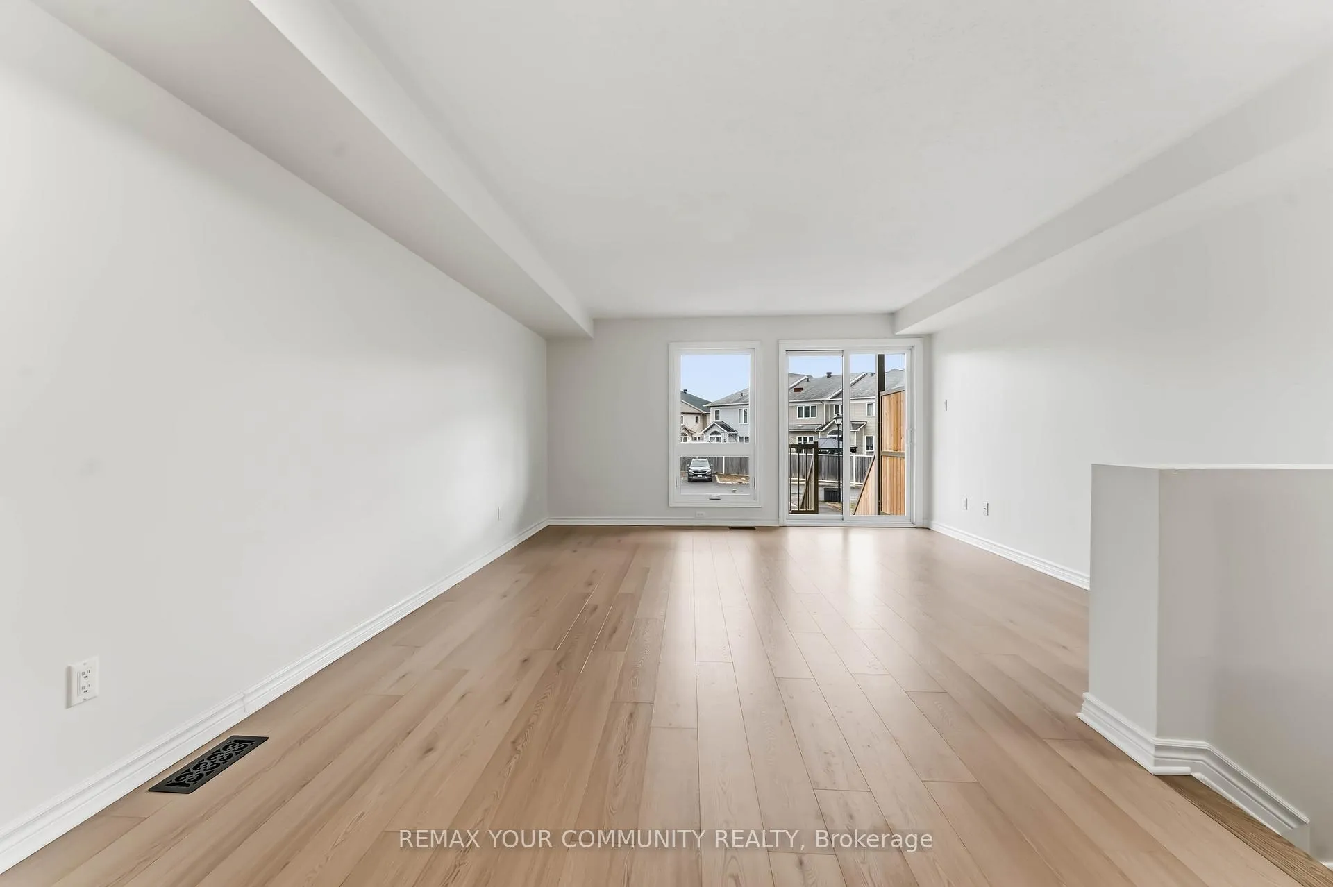 Photo 5 of 785 Lakeridge Drive, Ottawa, Avalon East — HOMEH