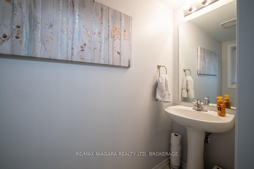 Photo 5 of 105 Bisset Avenue, Brantford — HOMEH