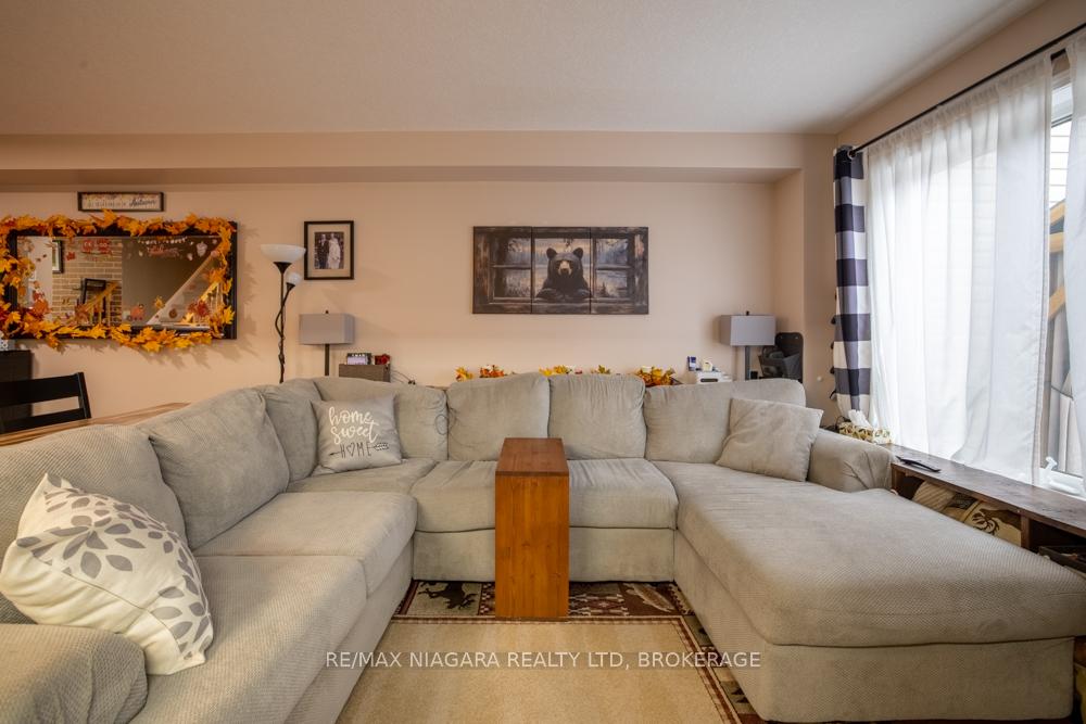 Photo 12 of 105 Bisset Avenue, Brantford — HOMEH