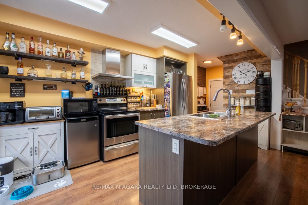 Photo 7 of 105 Bisset Avenue, Brantford — HOMEH