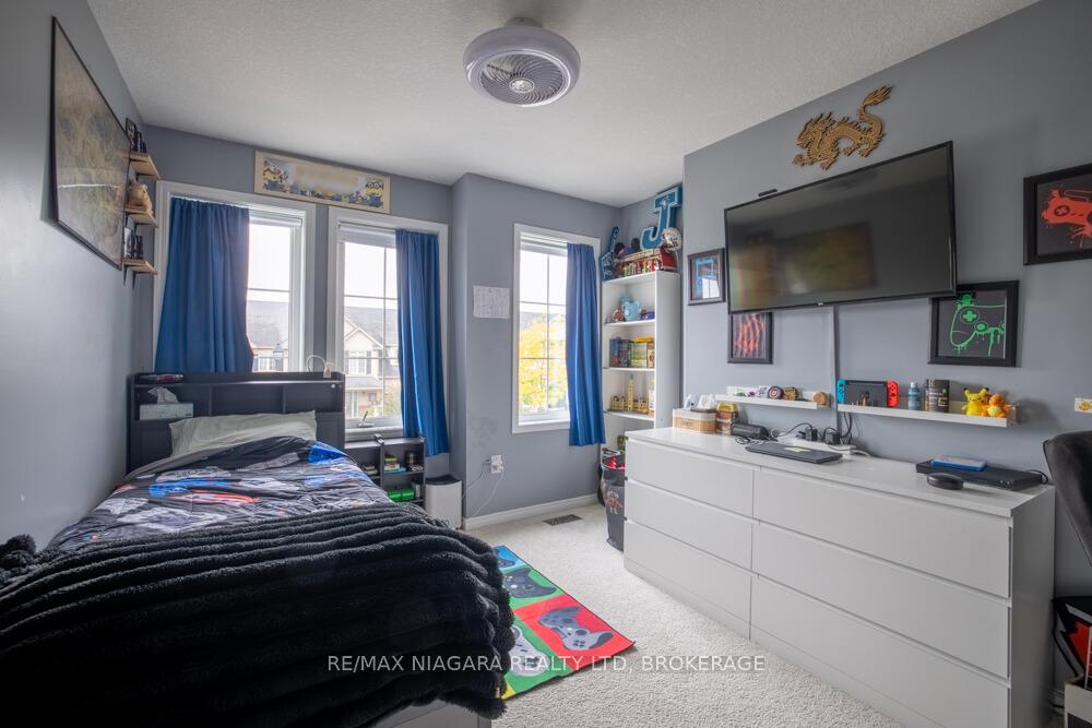 Photo 11 of 105 Bisset Avenue, Brantford — HOMEH