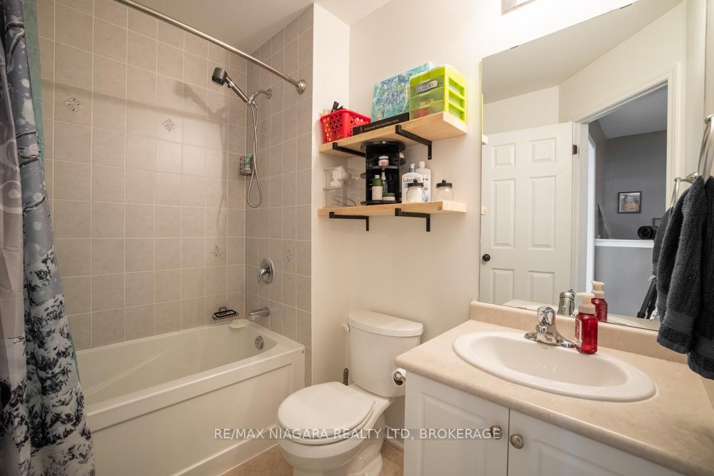 Photo 13 of 105 Bisset Avenue, Brantford — HOMEH