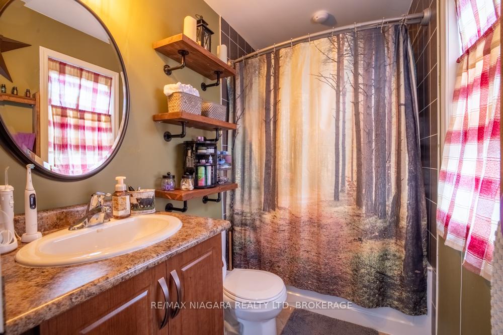 Photo 17 of 105 Bisset Avenue, Brantford — HOMEH