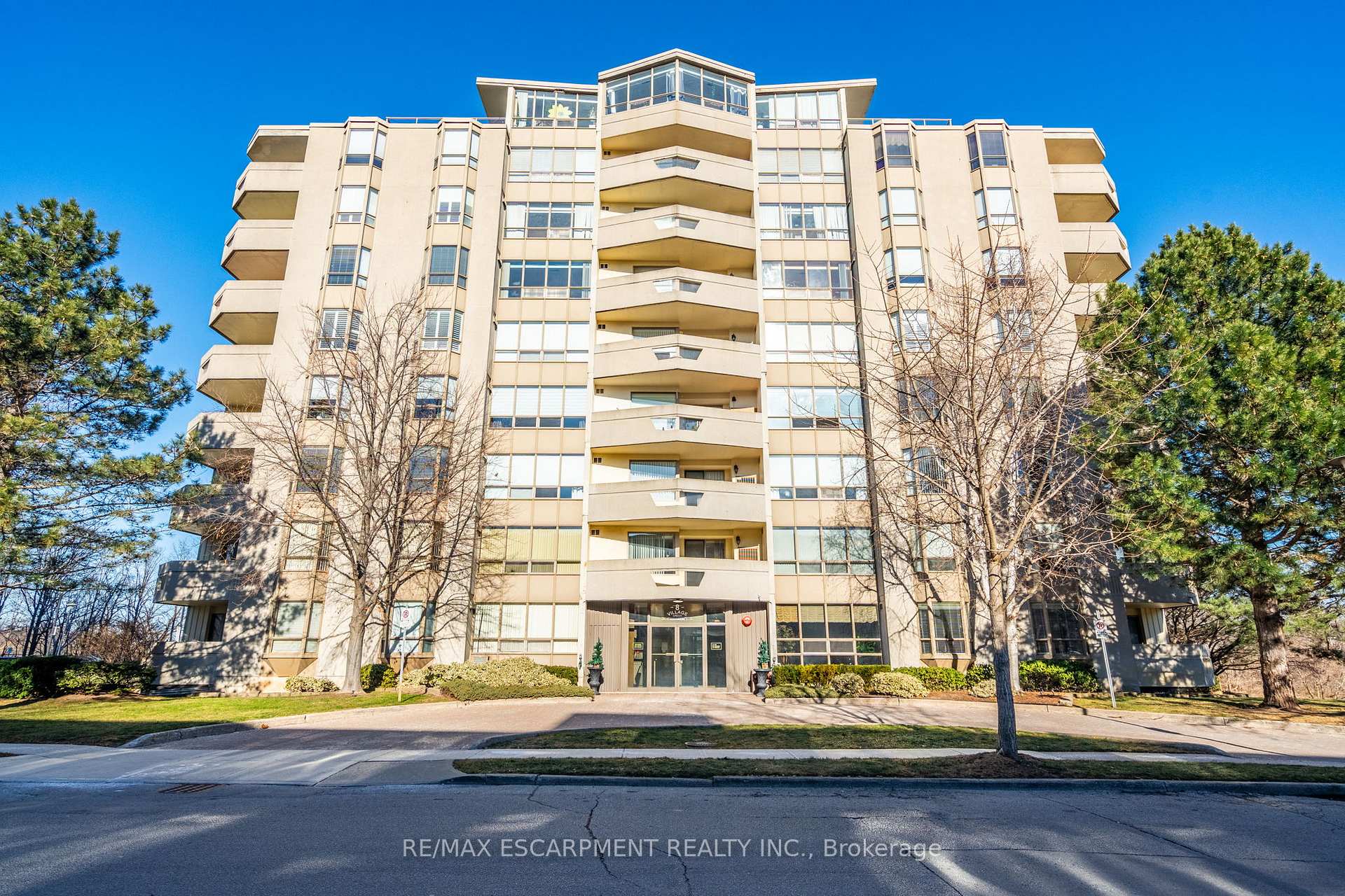 Front of Unit 612, 8 Village Green