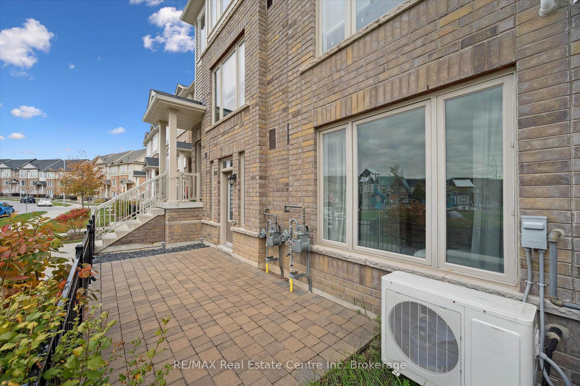 Photo 11 of 252 Law Drive, Guelph, Grange Road — HOMEH
