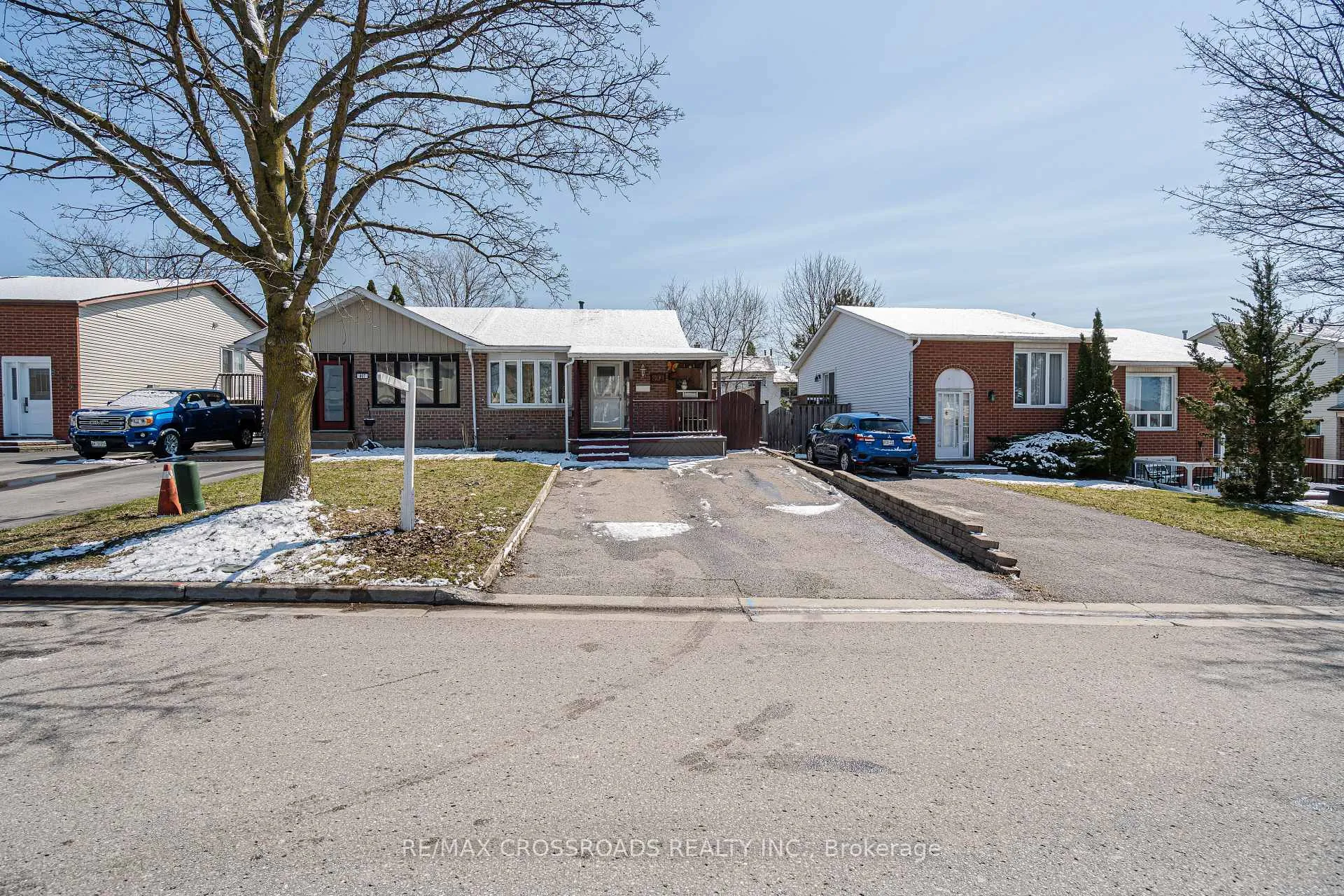 Photo 2 of 809 Monaghan Avenue, Oshawa, Vanier — HOMEH
