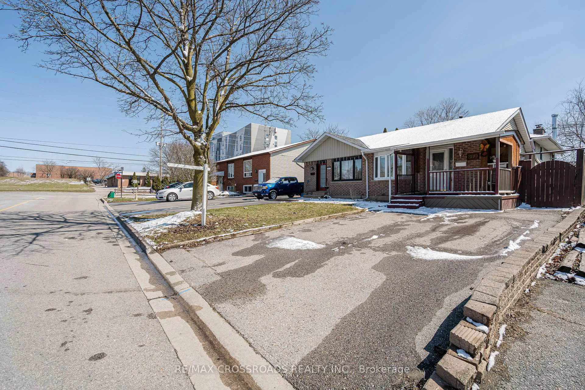 Photo 5 of 809 Monaghan Avenue, Oshawa, Vanier — HOMEH
