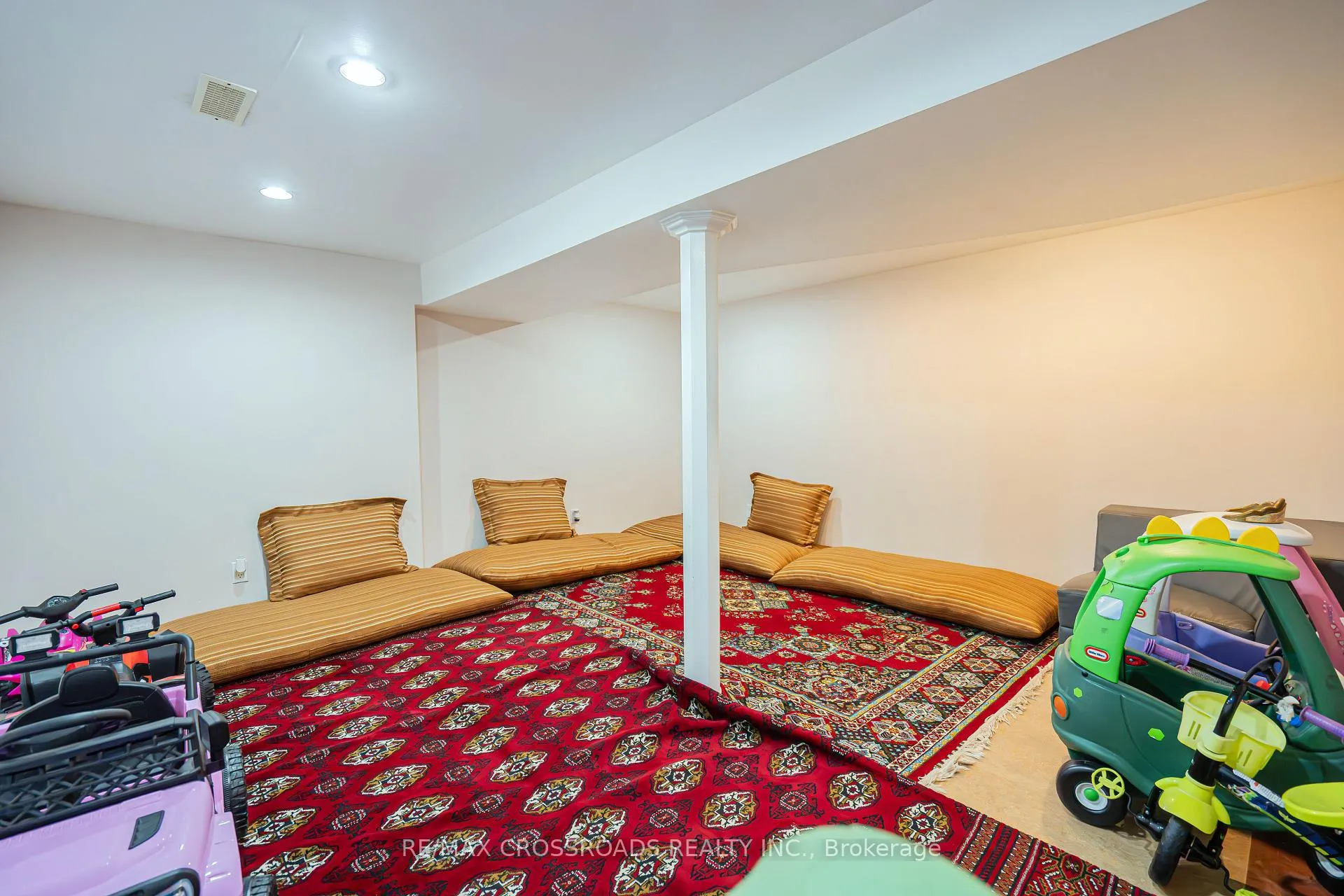Photo 39 of 809 Monaghan Avenue, Oshawa, Vanier — HOMEH
