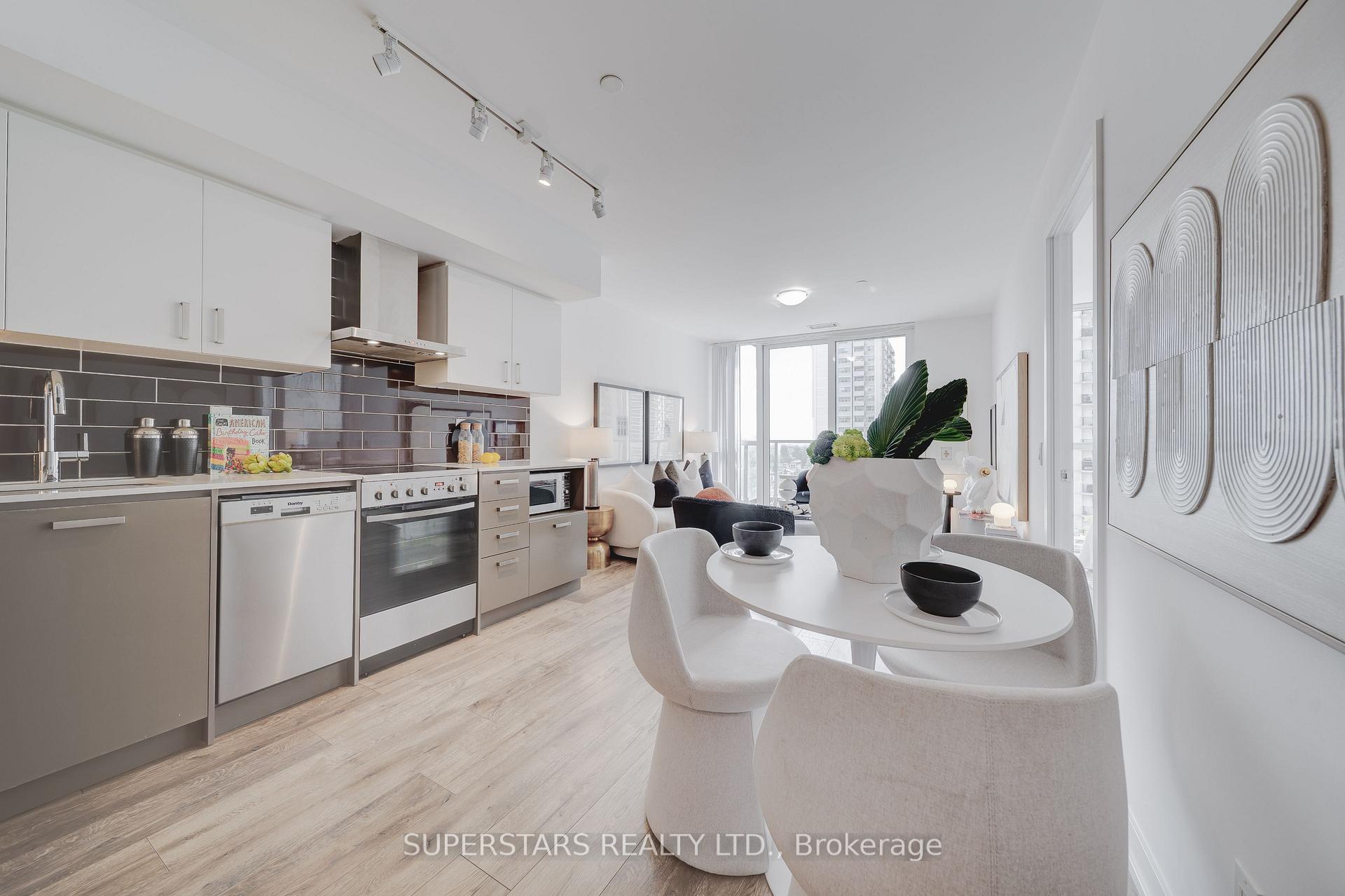 Photo 4 of Unit 702, 125 Redpath Avenue, Toronto, Mount Pleasant West — HOMEH