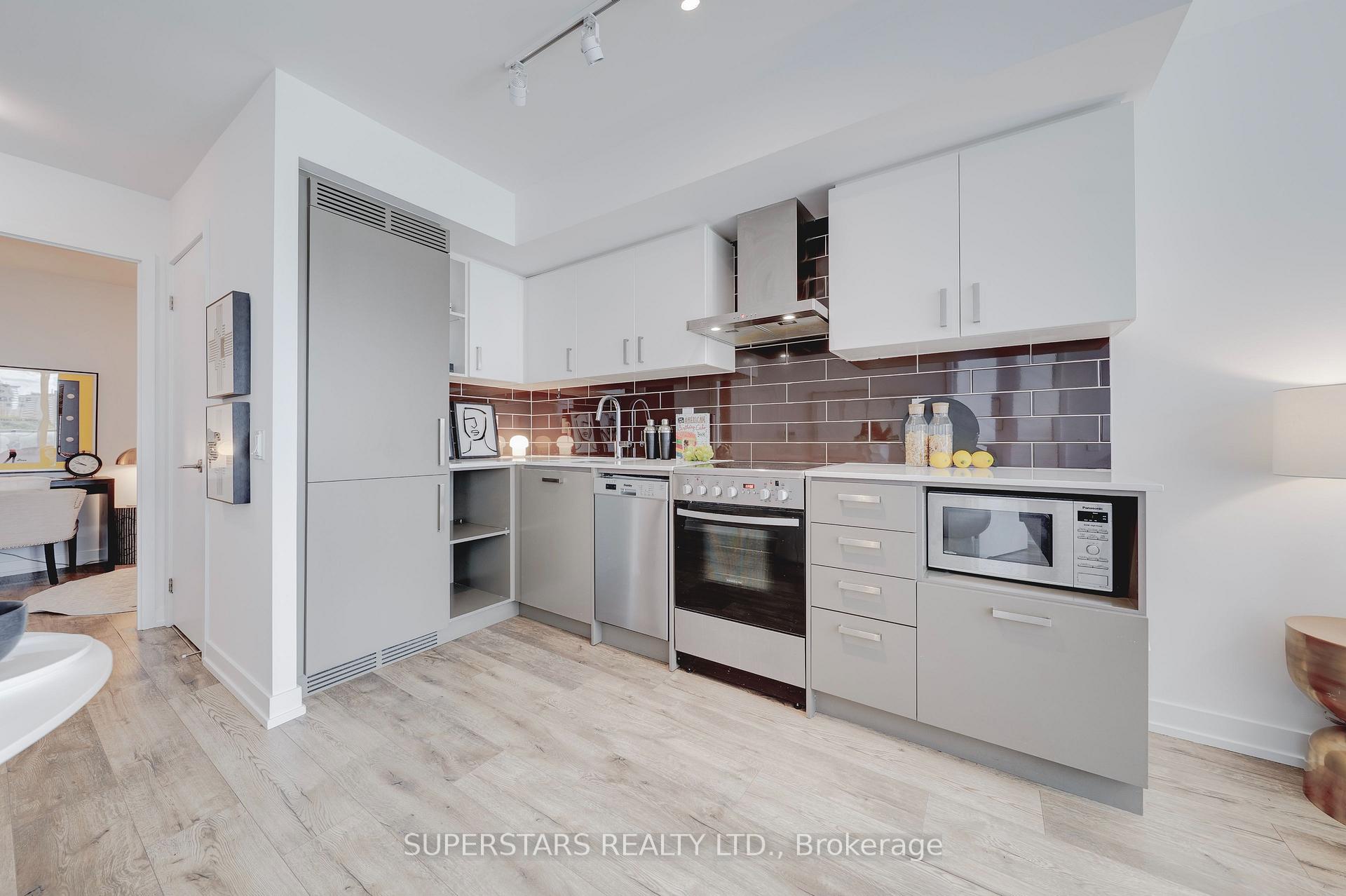 Photo 6 of Unit 702, 125 Redpath Avenue, Toronto, Mount Pleasant West — HOMEH