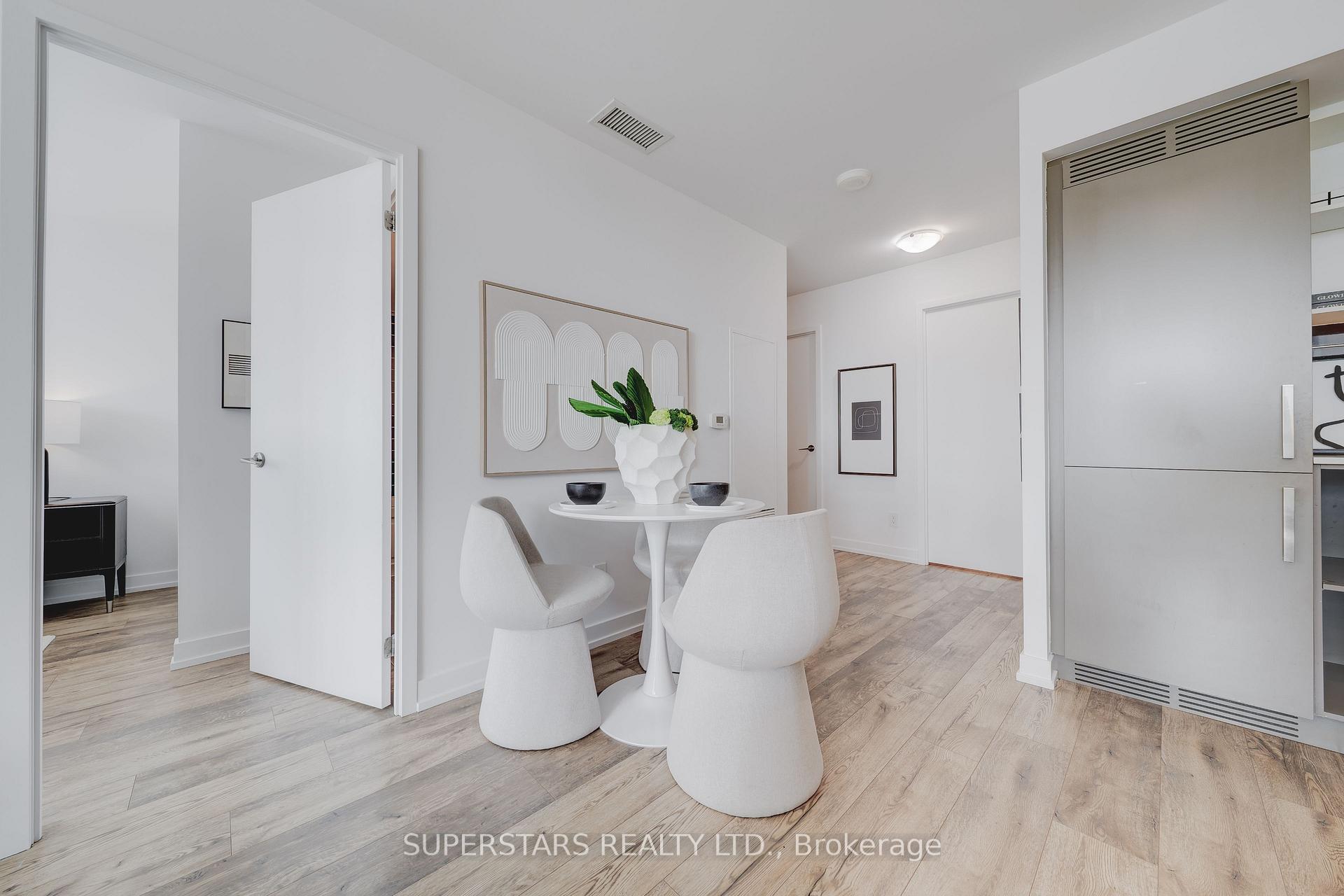 Photo 9 of Unit 702, 125 Redpath Avenue, Toronto, Mount Pleasant West — HOMEH