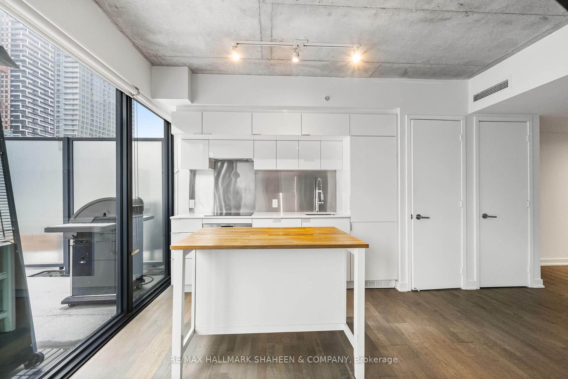 Photo 8 of Unit 702, 185 Roehampton Avenue, Toronto, Mount Pleasant West — HOMEH
