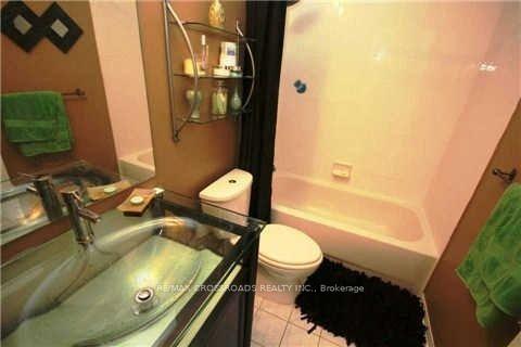 Photo 13 of 268 Pinnacle Trail, Aurora, Bayview Wellington — HOMEH