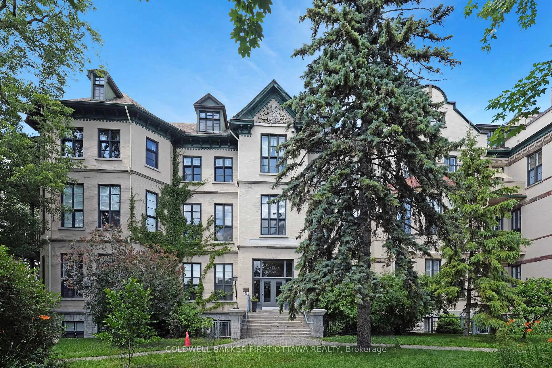 Front of Unit 405, 589 Rideau Street