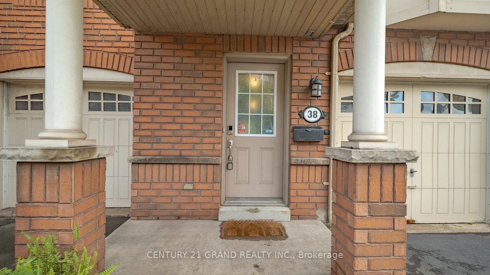 Photo 4 of Unit 38, 470 Beach Boulevard, Hamilton, Hamilton Beach — HOMEH